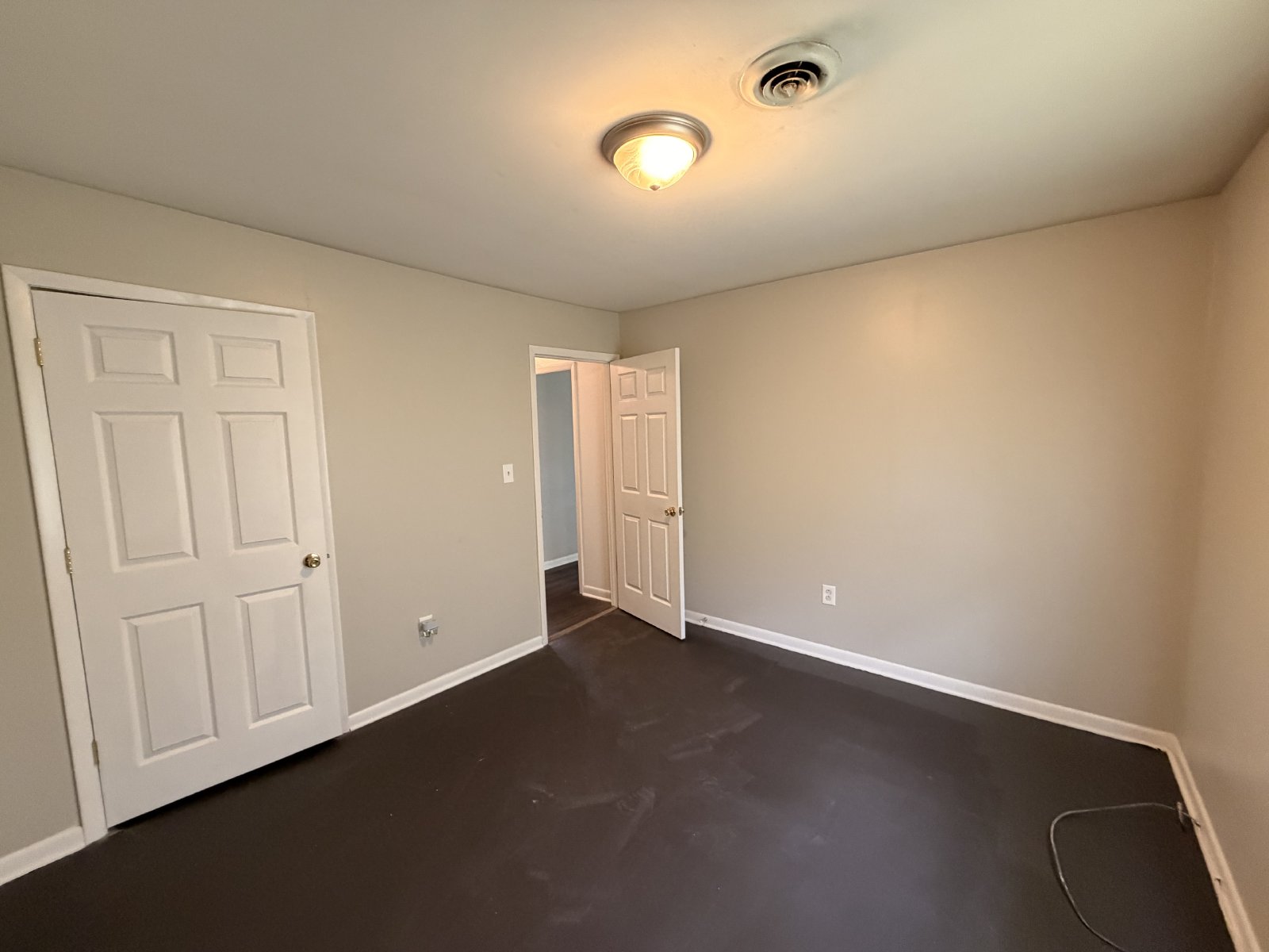 Nice 2 BR/1 Bath Duplex - Covered Parking & Large Backyard property image