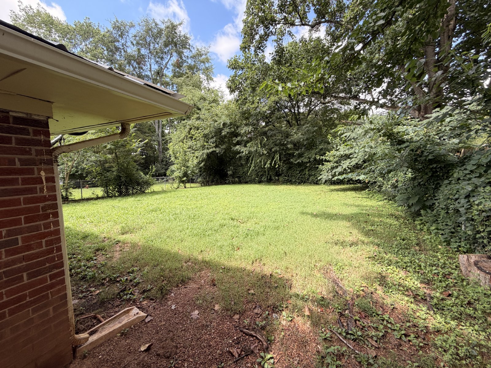 Nice 2 BR/1 Bath Duplex - Covered Parking & Large Backyard property image