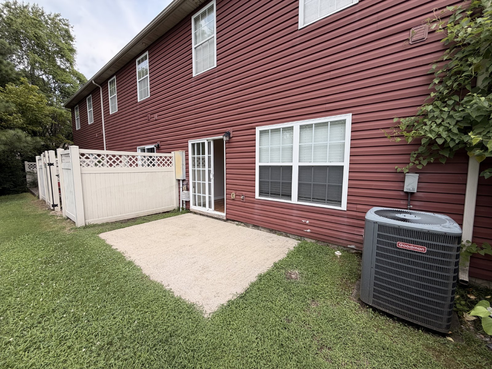 3 Bed 2.5 Bath Townhome in Brentwood property image