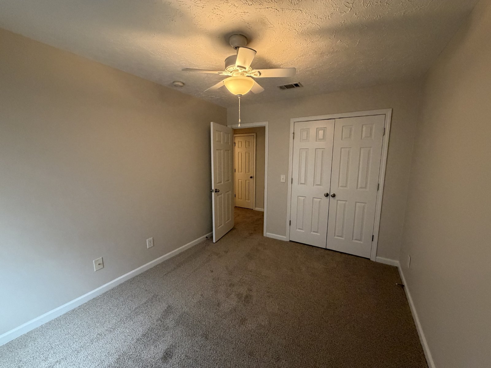 3 Bed 2.5 Bath Townhome in Brentwood property image
