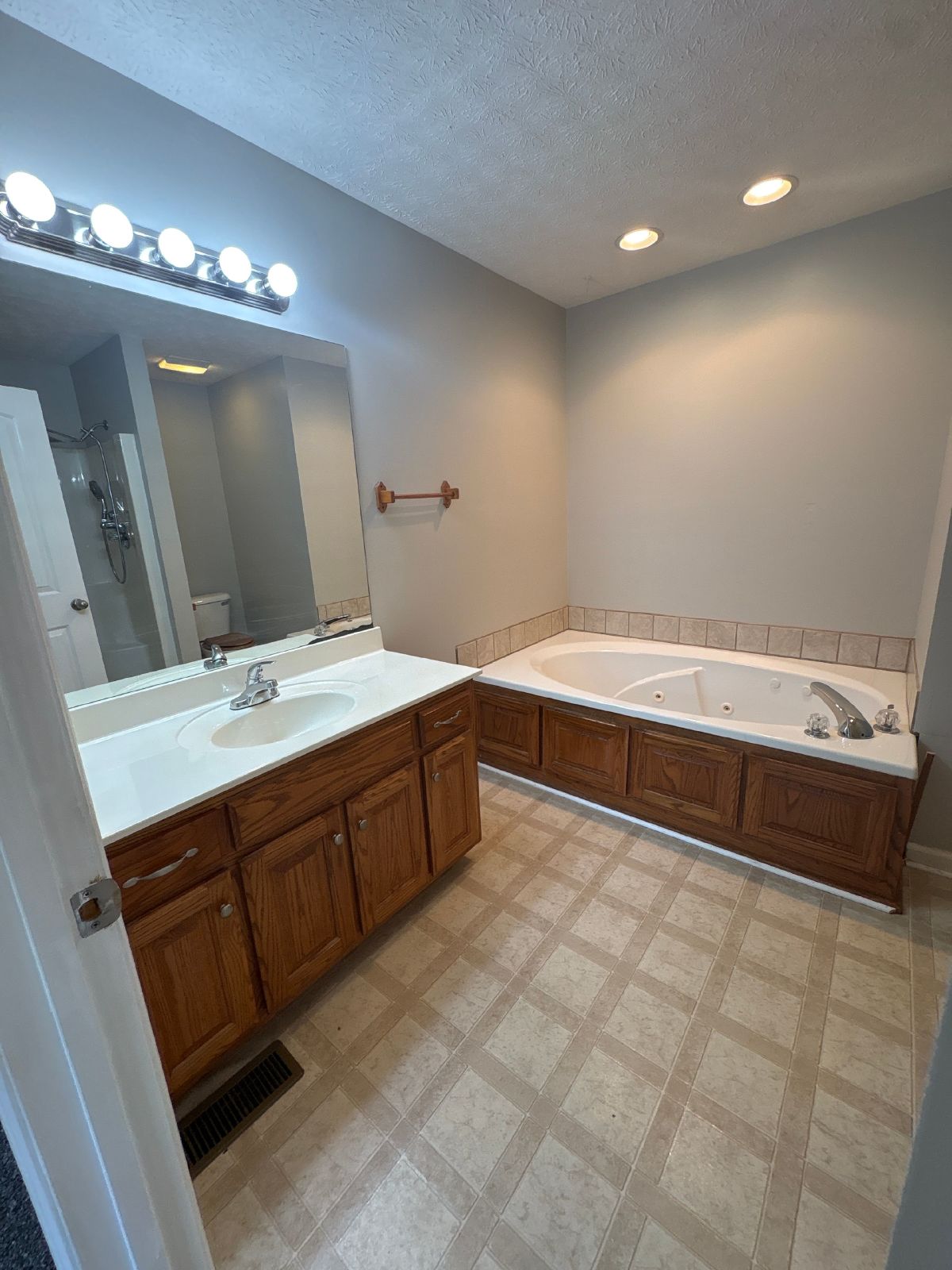 Charming Home with Covered Deck and Fenced in Back Yard... property image