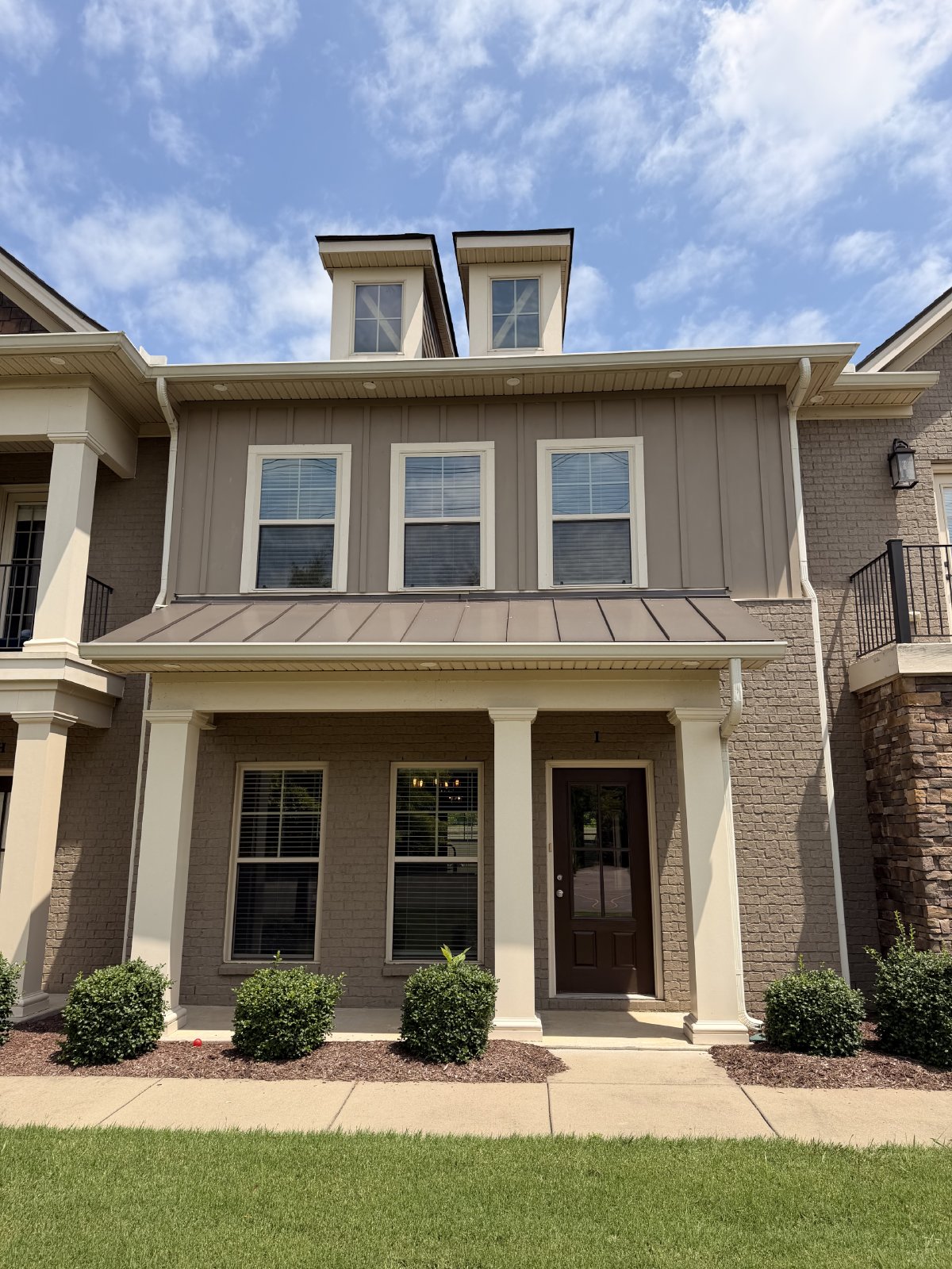 Half Off First Month's Rent! Beautiful & Updated 3 BR 2.5 Townhome - Convenient Murfreesboro Location! property image