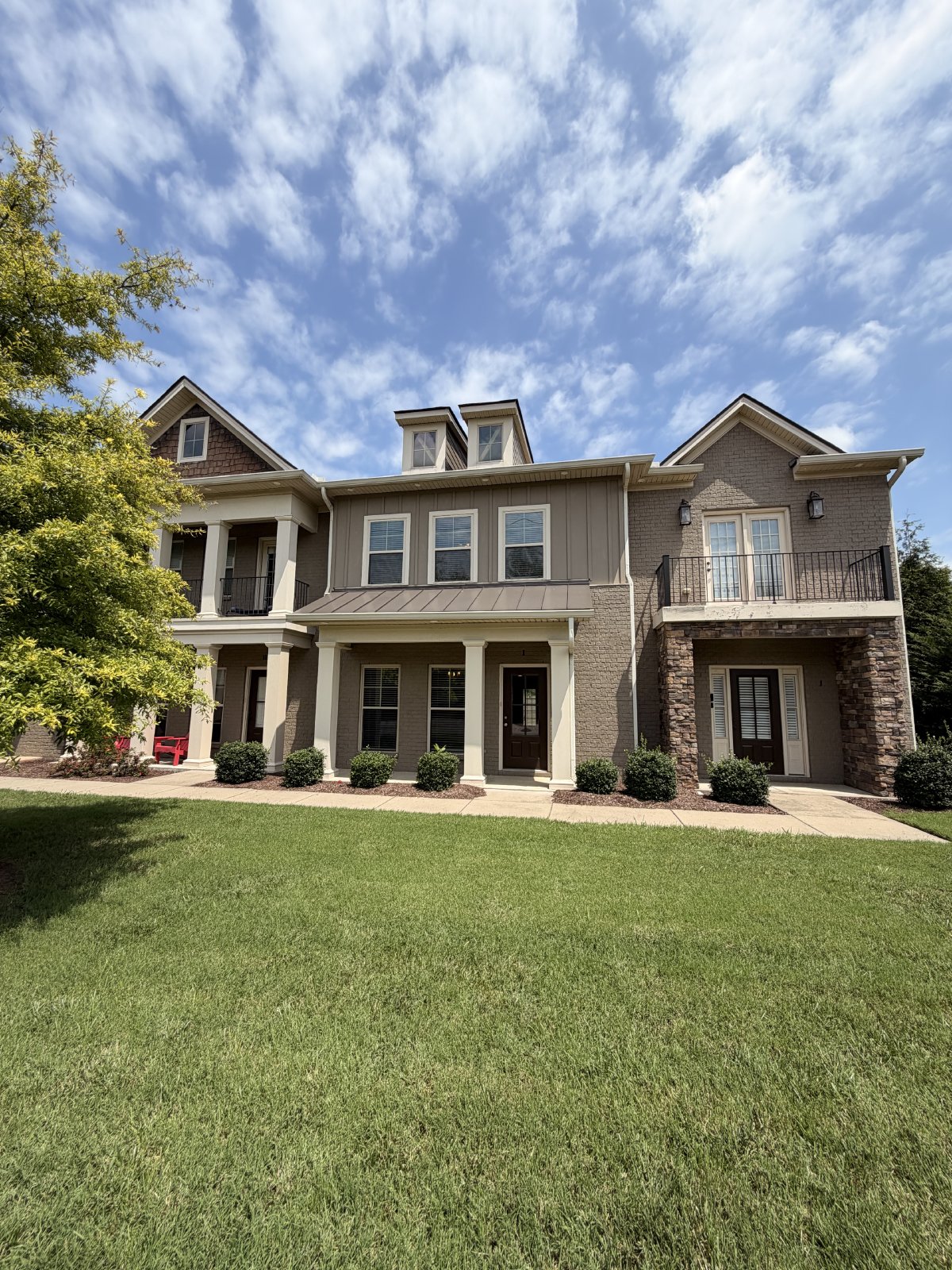Half Off First Month's Rent! Beautiful & Updated 3 BR 2.5 Townhome - Convenient Murfreesboro Location! property image