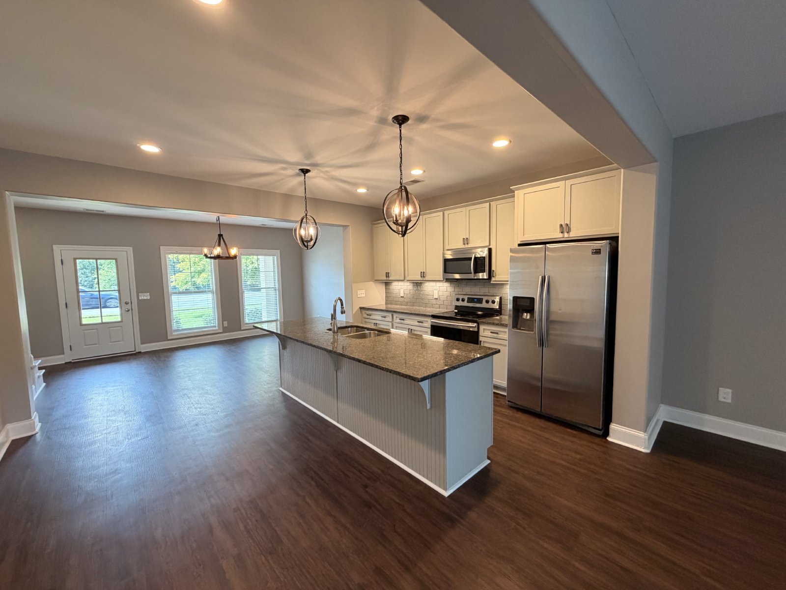 Half Off First Month's Rent! Beautiful & Updated 3 BR 2.5 Townhome - Convenient Murfreesboro Location! property image