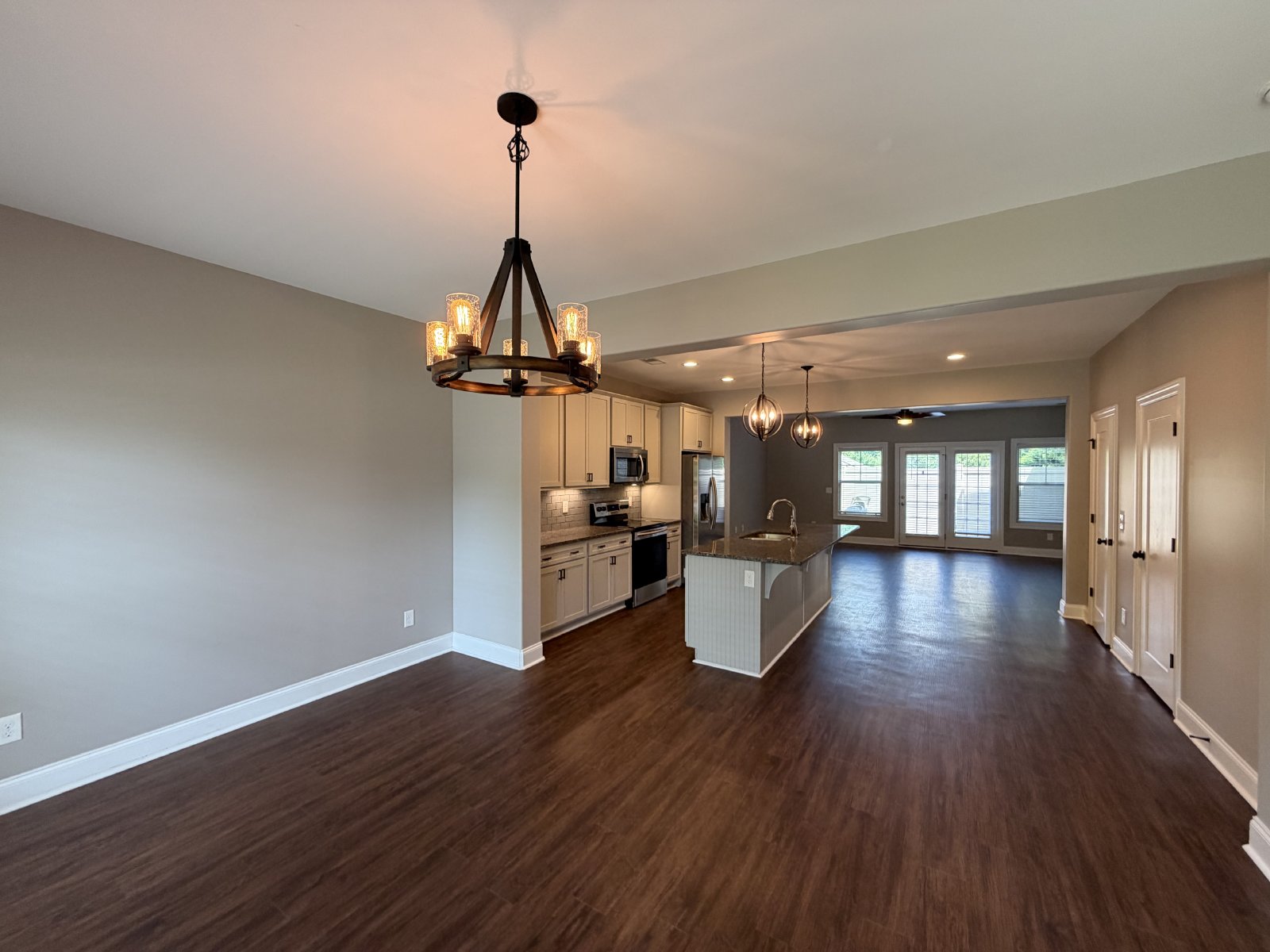 Half Off First Month's Rent! Beautiful & Updated 3 BR 2.5 Townhome - Convenient Murfreesboro Location! property image