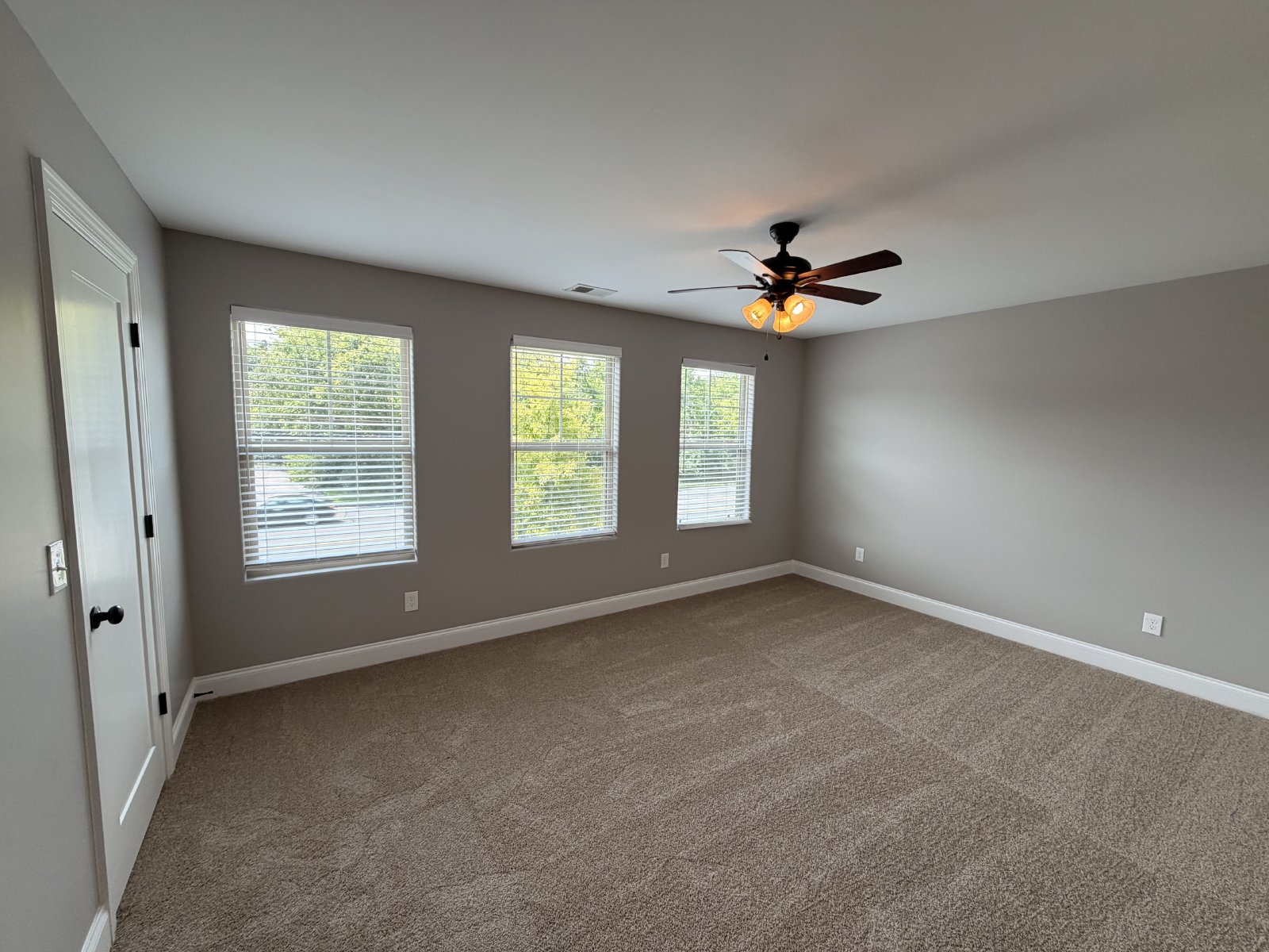 Half Off First Month's Rent! Beautiful & Updated 3 BR 2.5 Townhome - Convenient Murfreesboro Location! property image