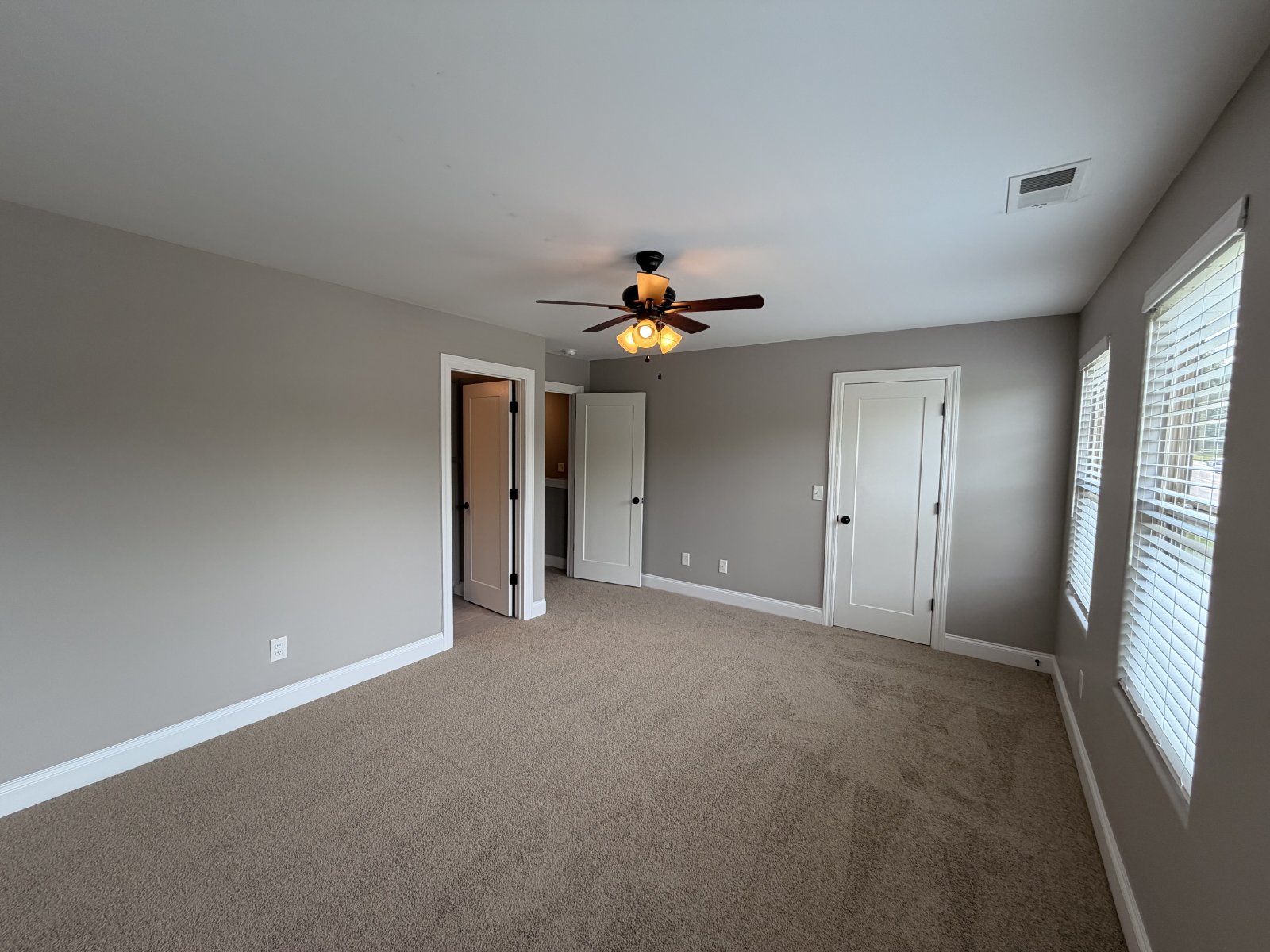 Half Off First Month's Rent! Beautiful & Updated 3 BR 2.5 Townhome - Convenient Murfreesboro Location! property image