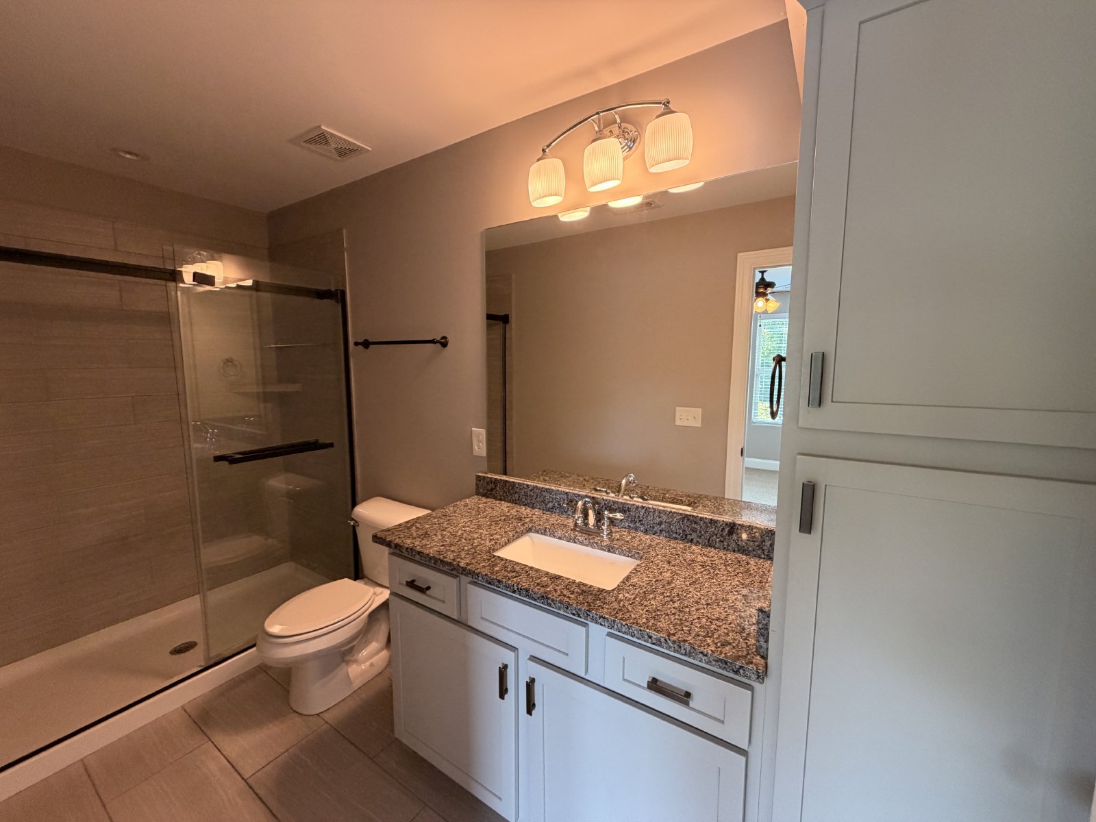 Half Off First Month's Rent! Beautiful & Updated 3 BR 2.5 Townhome - Convenient Murfreesboro Location! property image