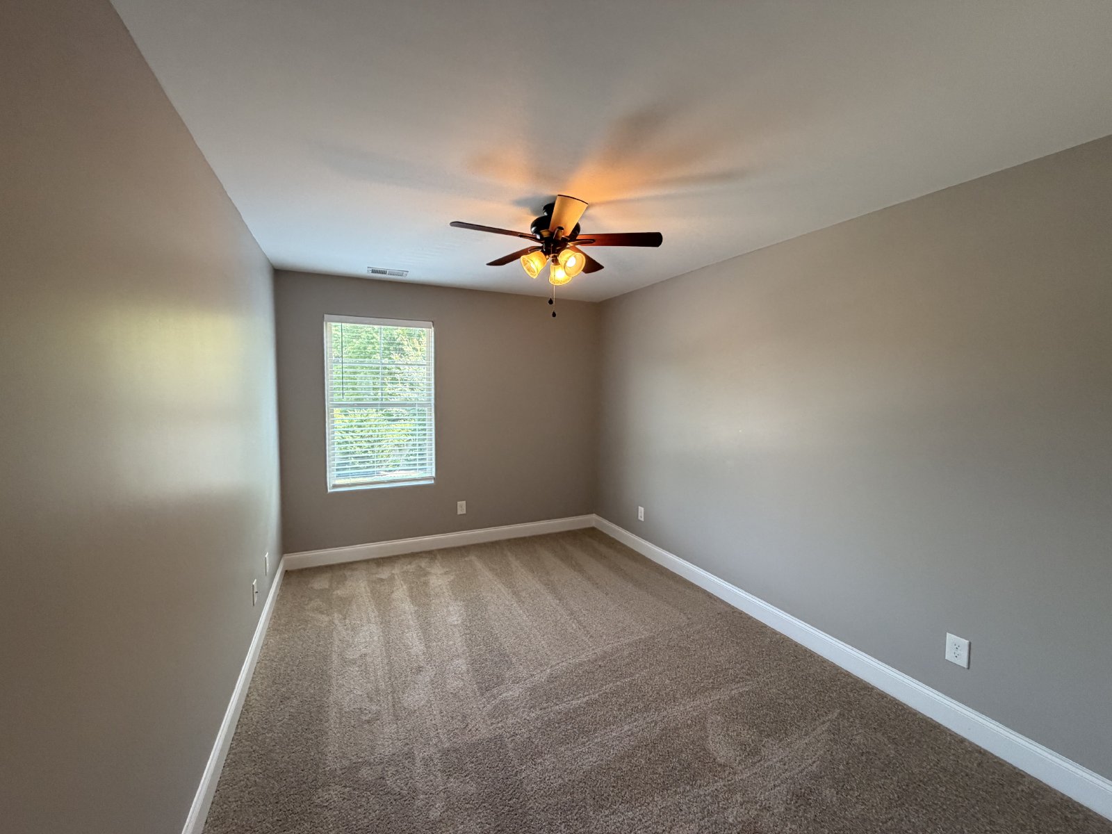 Half Off First Month's Rent! Beautiful & Updated 3 BR 2.5 Townhome - Convenient Murfreesboro Location! property image