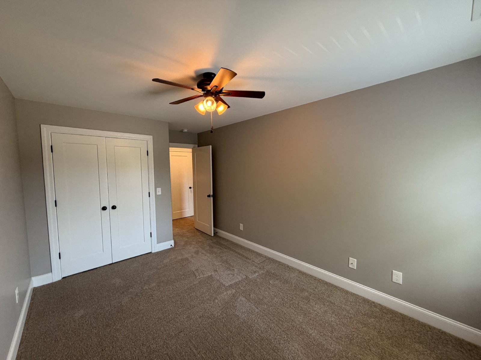 Half Off First Month's Rent! Beautiful & Updated 3 BR 2.5 Townhome - Convenient Murfreesboro Location! property image