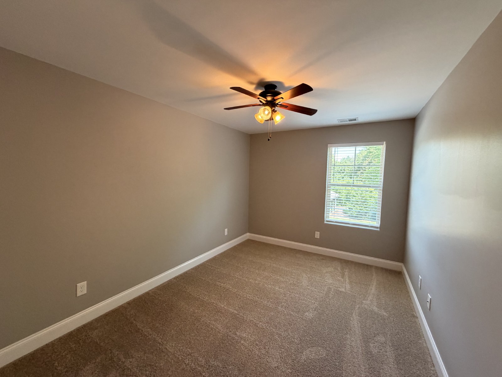Half Off First Month's Rent! Beautiful & Updated 3 BR 2.5 Townhome - Convenient Murfreesboro Location! property image