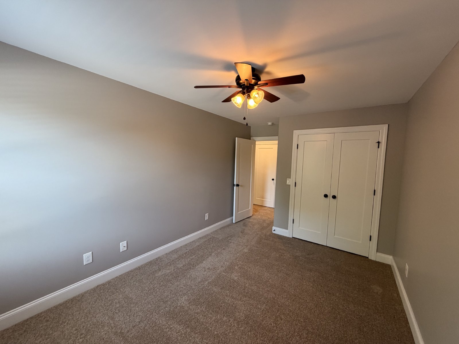 Half Off First Month's Rent! Beautiful & Updated 3 BR 2.5 Townhome - Convenient Murfreesboro Location! property image