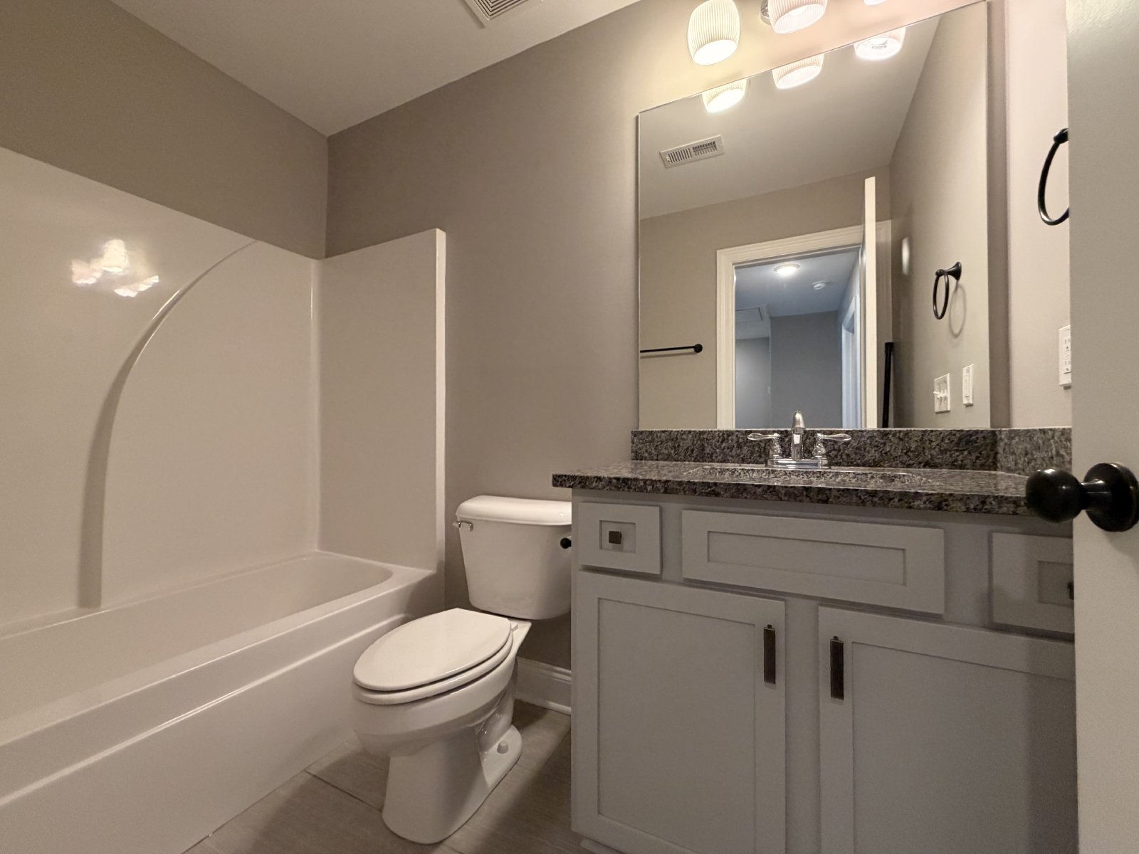 Half Off First Month's Rent! Beautiful & Updated 3 BR 2.5 Townhome - Convenient Murfreesboro Location! property image