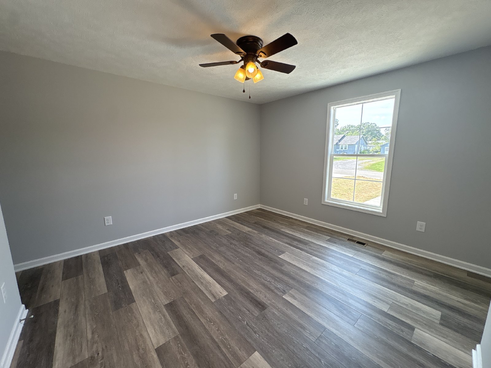 Adorable BRAND NEW Home Convenitly Located in Tullahoma... property image