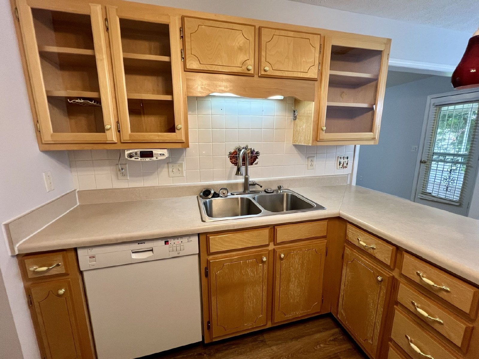 3 bed, 2 Bath, Garage + Screened Back Porch, Near Cason Ln property image
