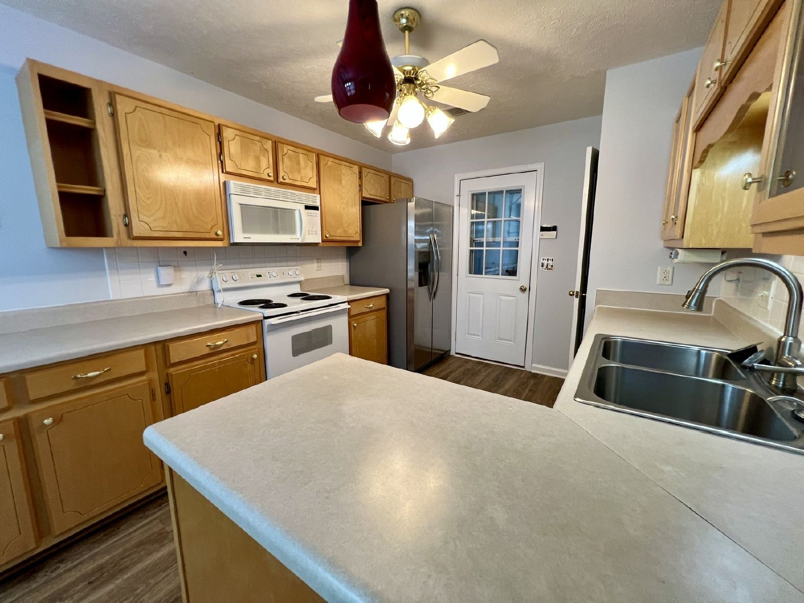 3 bed, 2 Bath, Garage + Screened Back Porch, Near Cason Ln property image