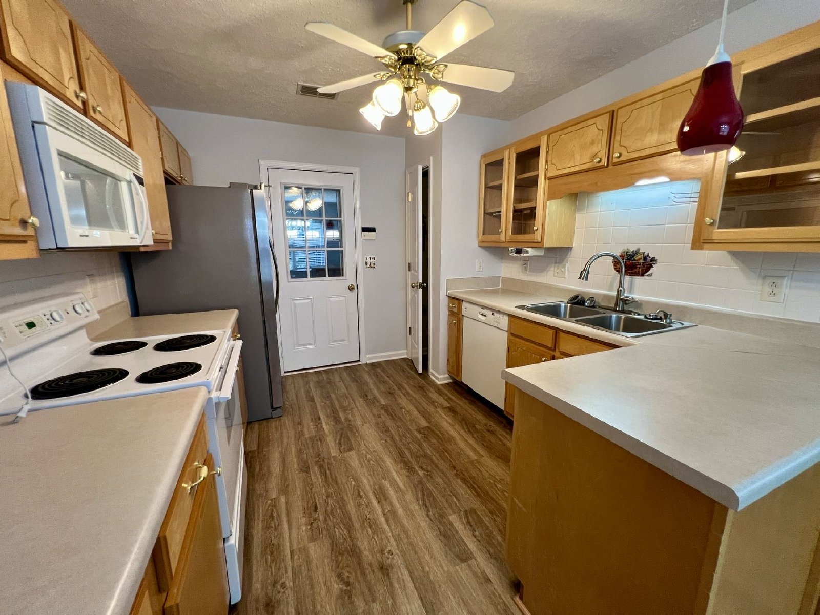 3 bed, 2 Bath, Garage + Screened Back Porch, Near Cason Ln property image