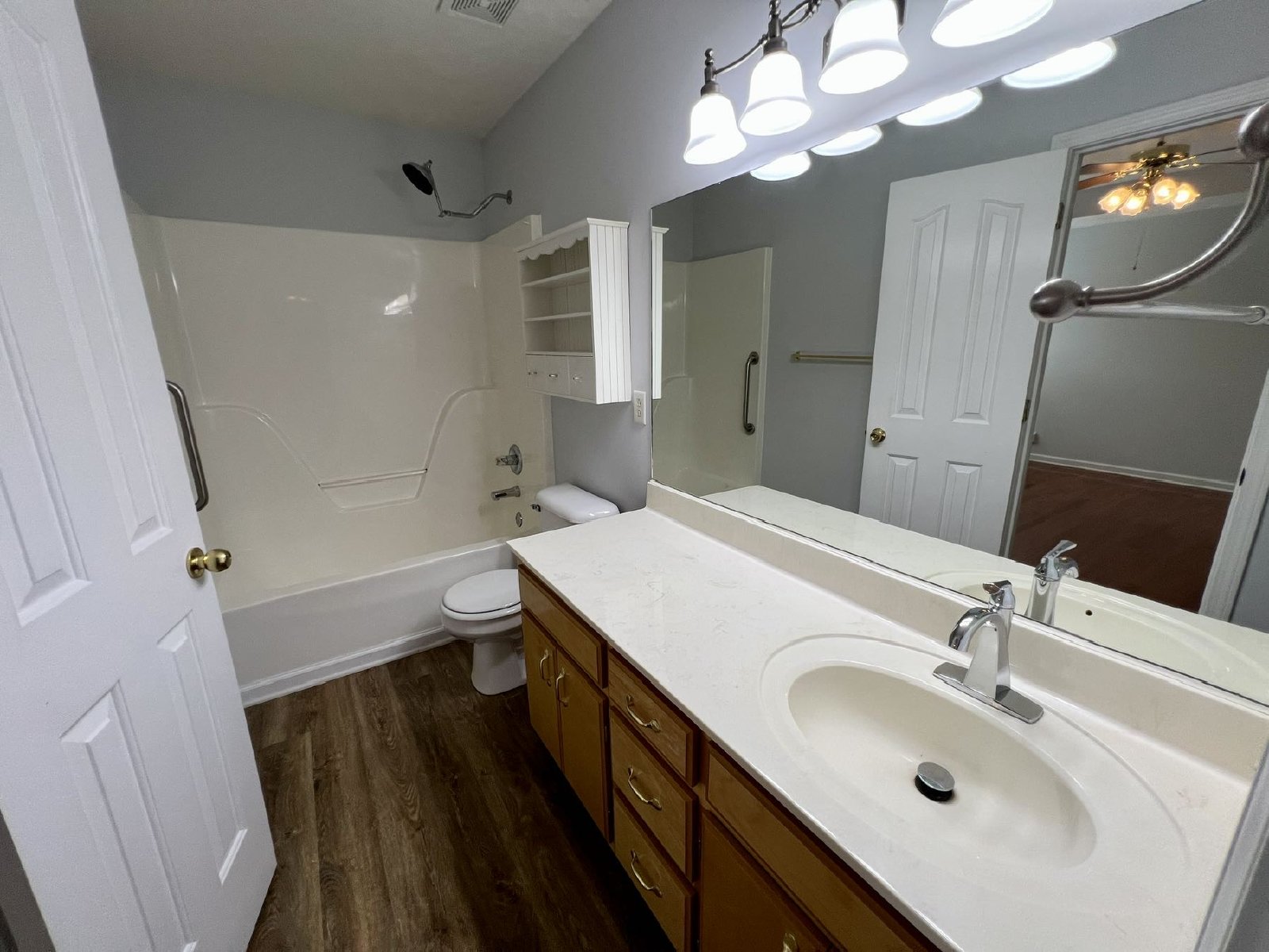 3 bed, 2 Bath, Garage + Screened Back Porch, Near Cason Ln property image