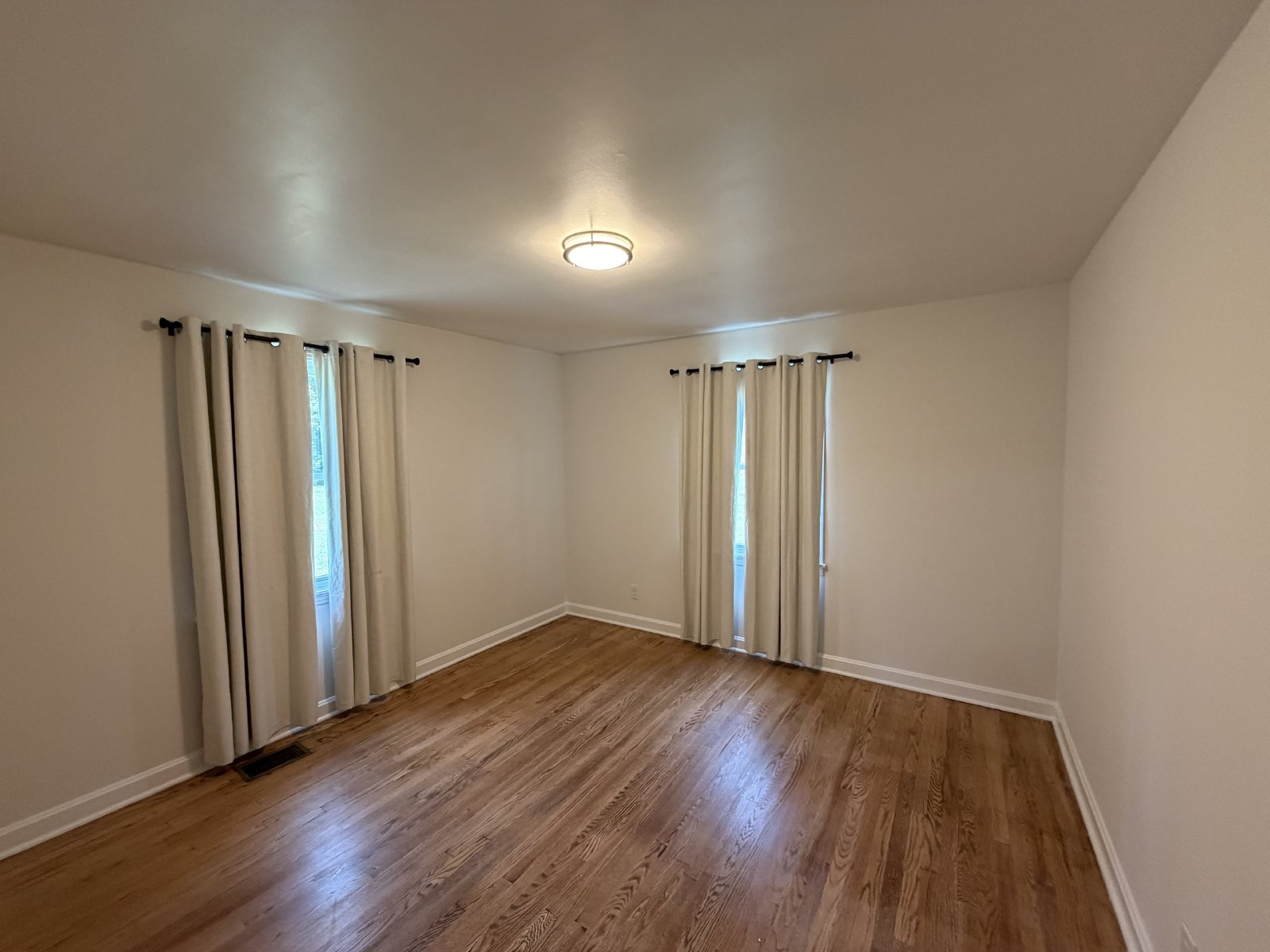 2 bedroom, 1 bath home near Harding Place property image