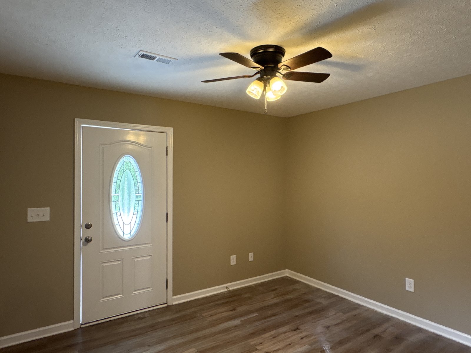 Charming Townhome in Convenient Tullahoma Location.... property image