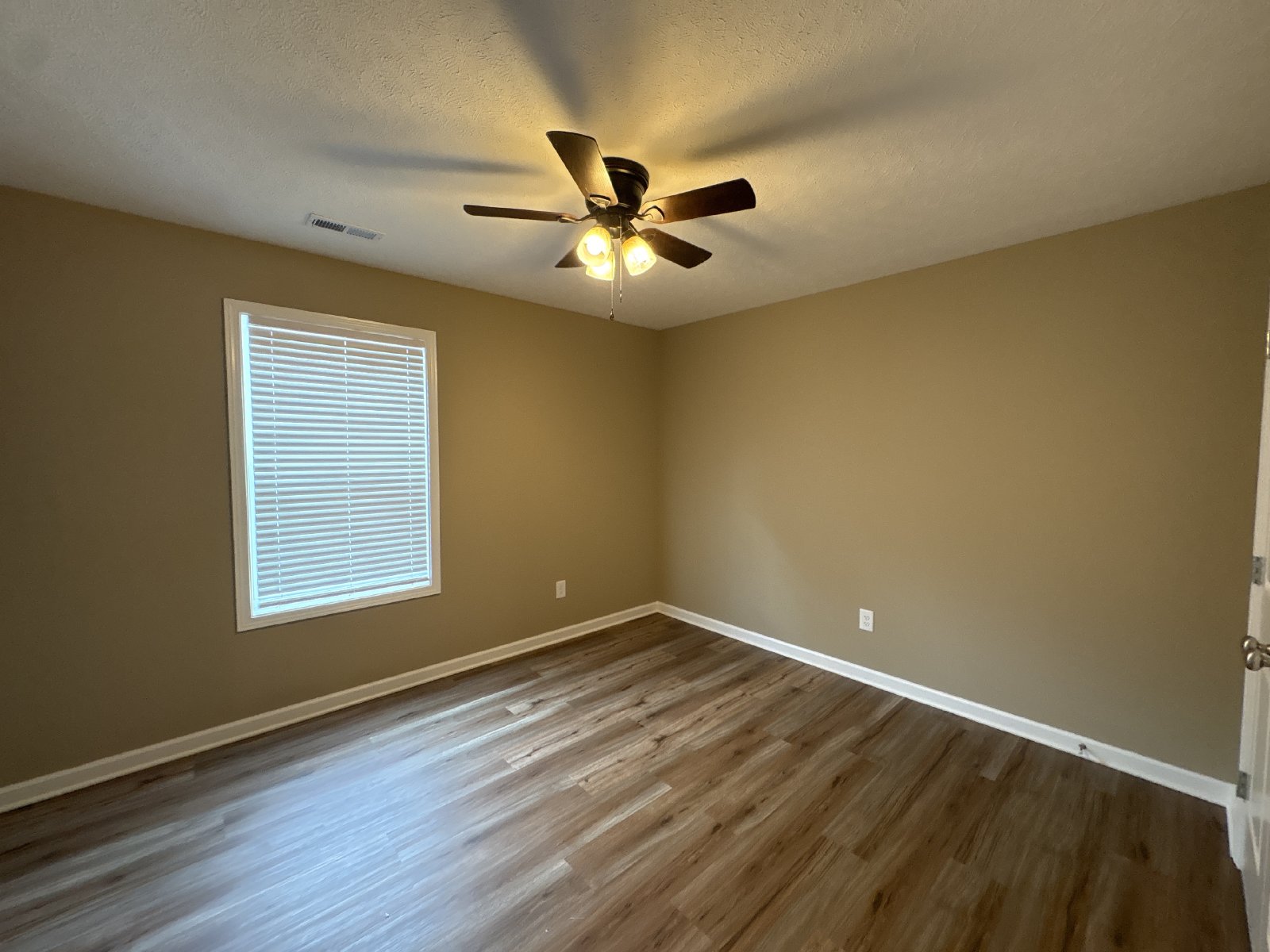 Charming Townhome in Convenient Tullahoma Location.... property image
