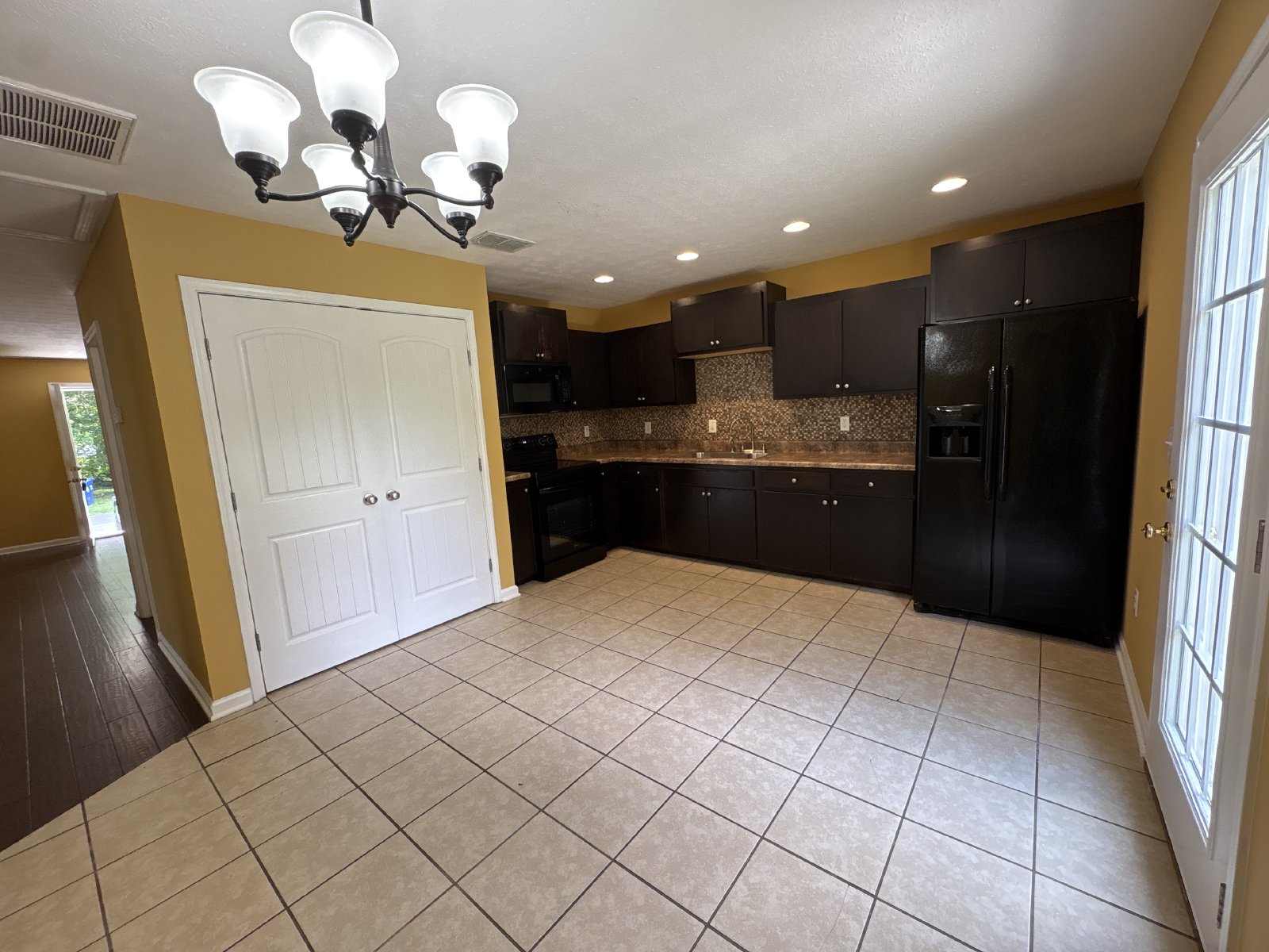 Charming Home Near Historic Downtown Tullahoma! property image