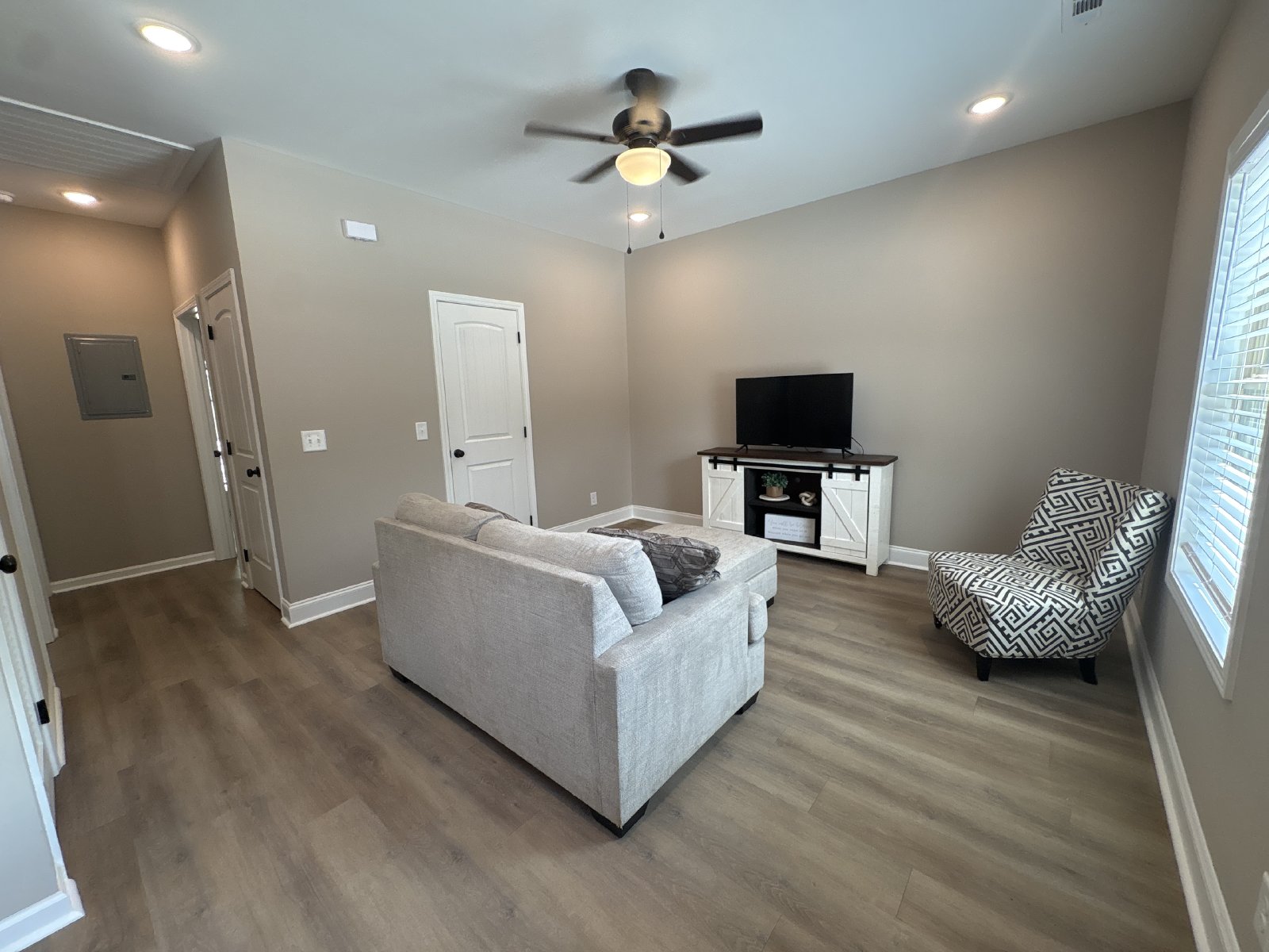 BRAND NEW 2 Bedroom Apartment in Manchester with MOVE IN SPECIAL! property image