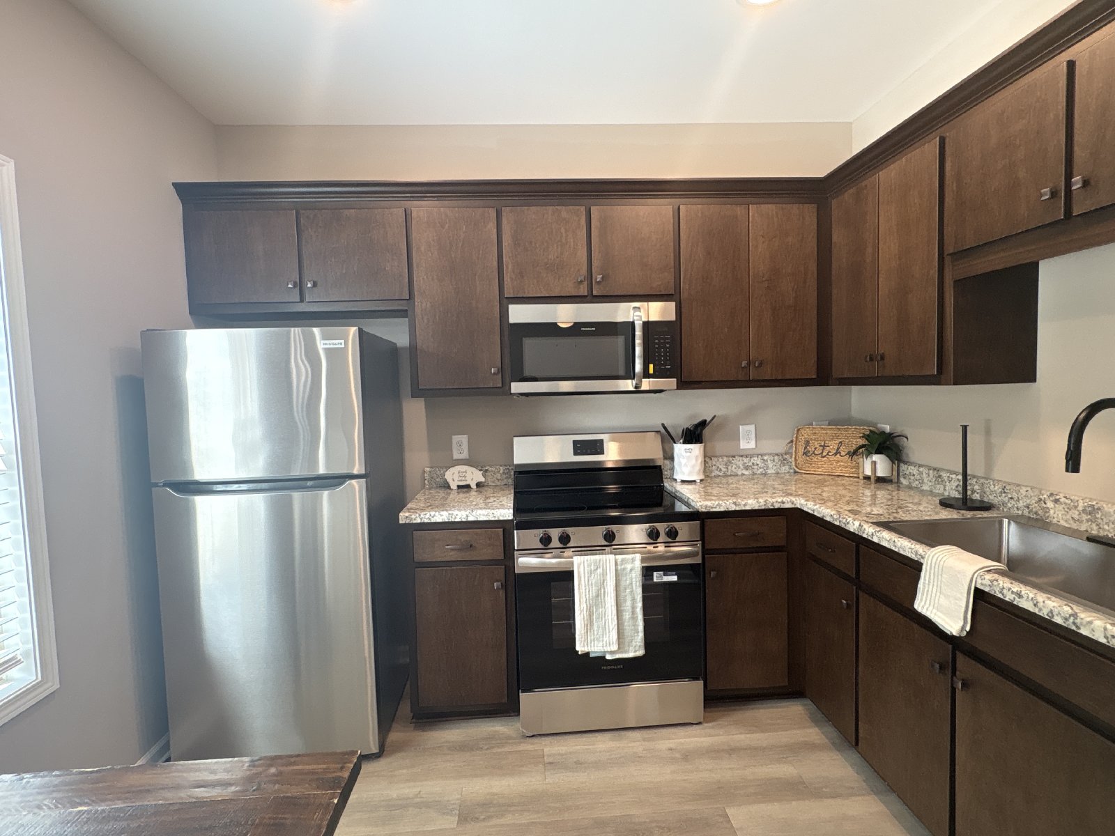 BRAND NEW 2 Bedroom Apartment in Manchester with MOVE IN SPECIAL! property image