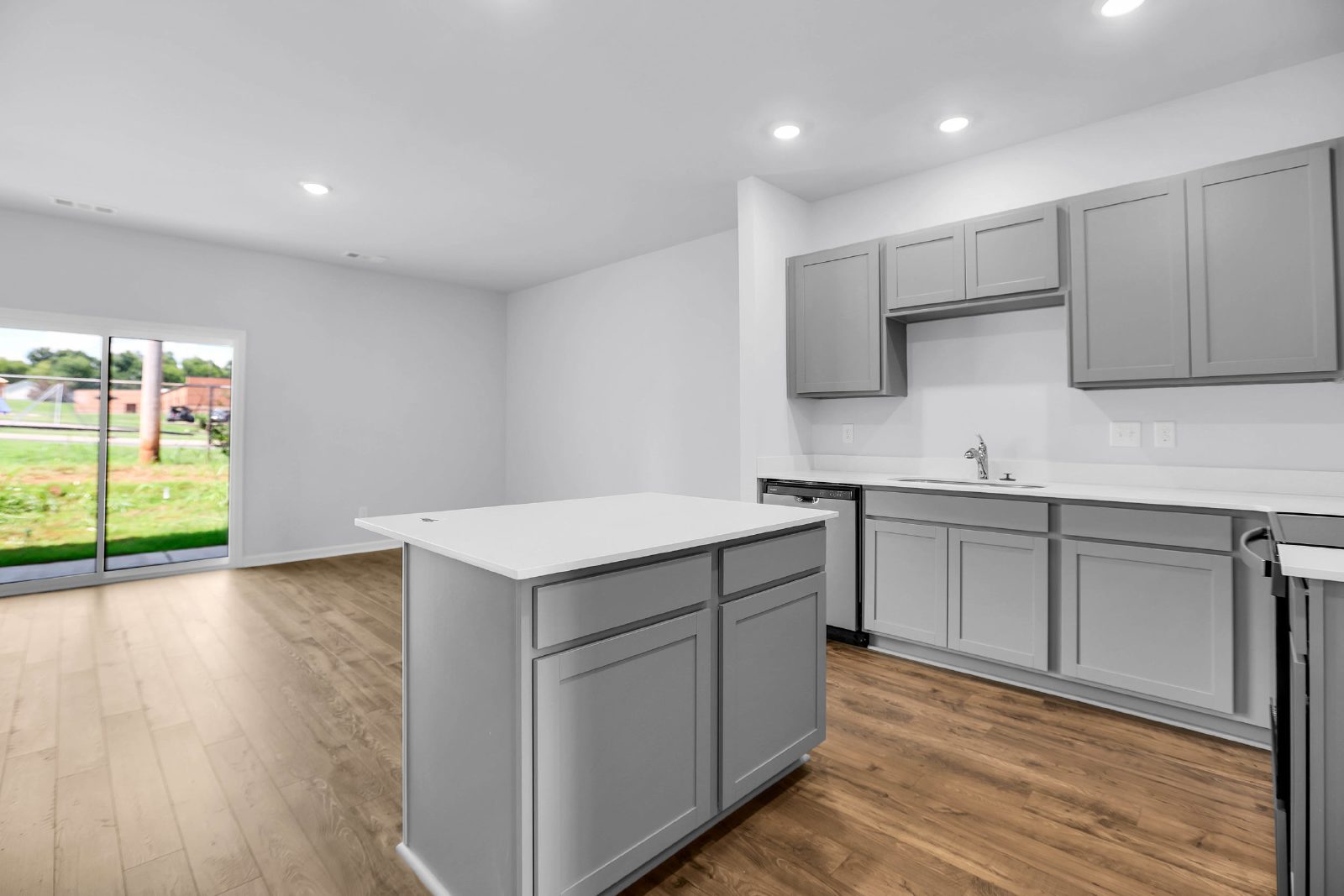 BRAND NEW 3-BEDROOM TOWNHOME IN LEBANON! property image