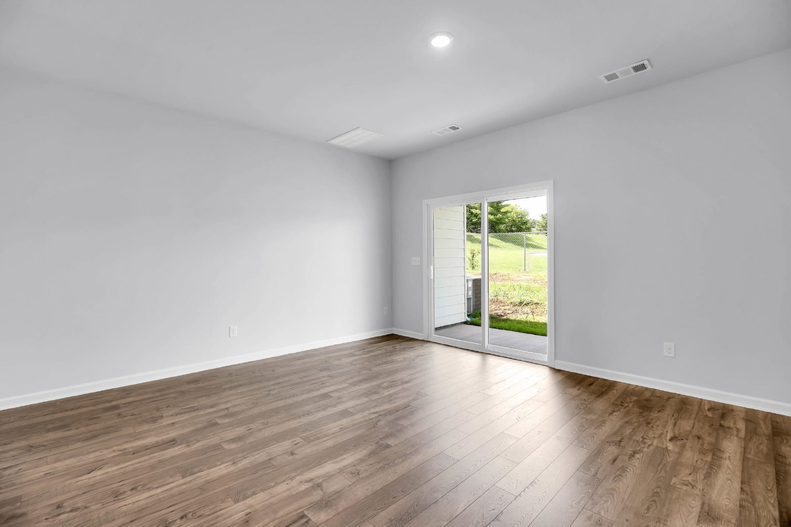BRAND NEW 3-BEDROOM TOWNHOME IN LEBANON! property image
