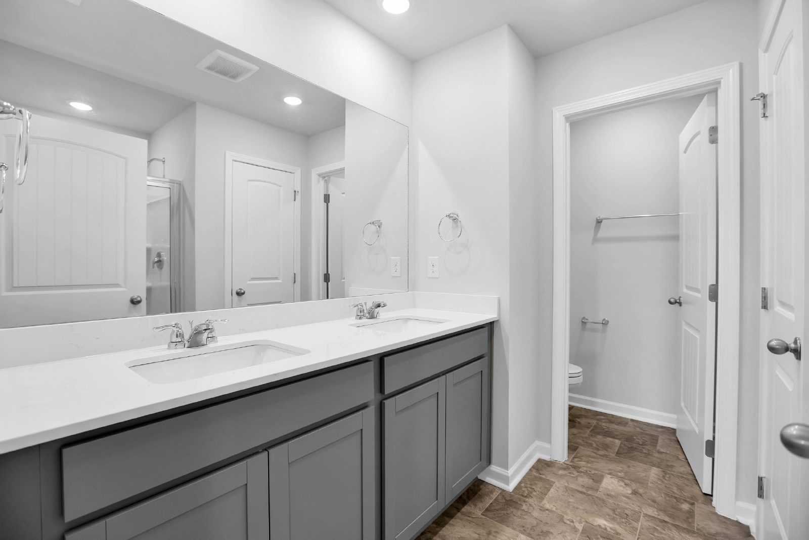 BRAND NEW 3-BEDROOM TOWNHOME IN LEBANON! property image