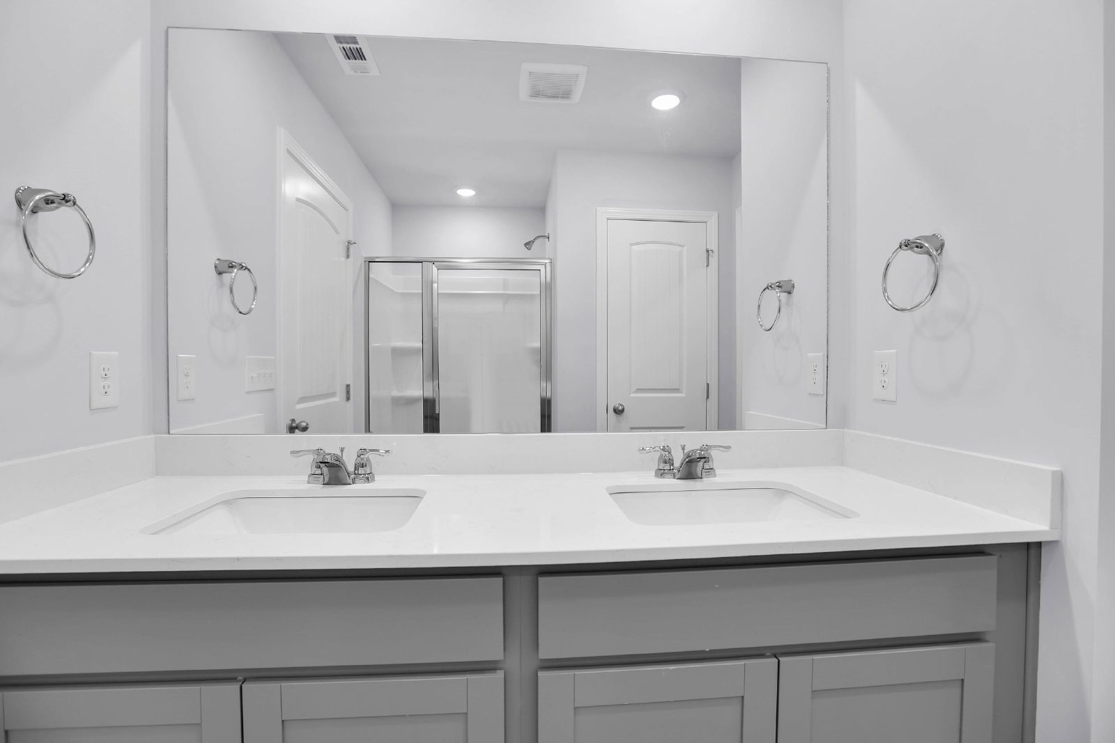 BRAND NEW 3-BEDROOM TOWNHOME IN LEBANON! property image