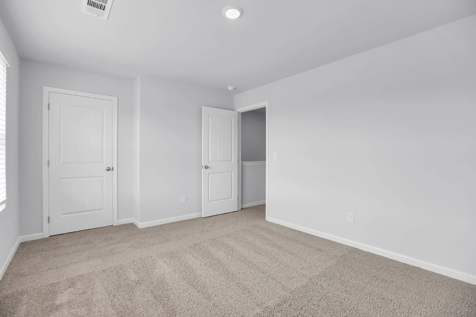 BRAND NEW 3-BEDROOM TOWNHOME IN LEBANON! property image