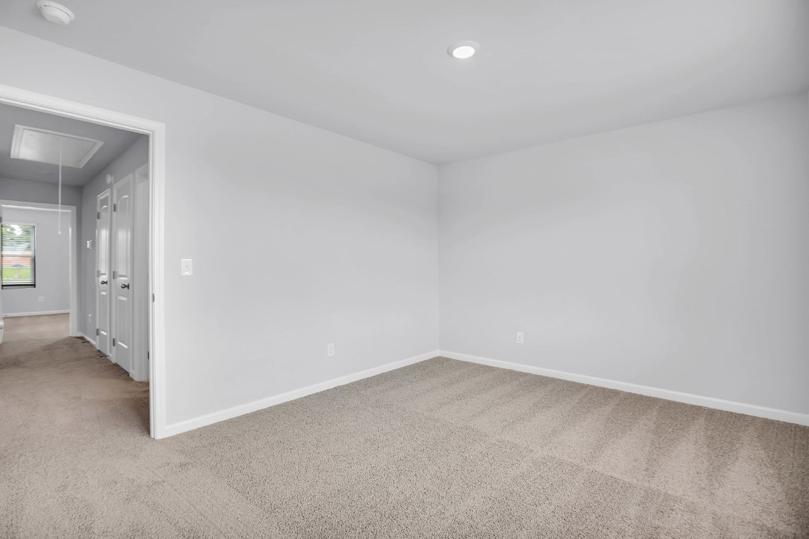 BRAND NEW 3-BEDROOM TOWNHOME IN LEBANON! property image