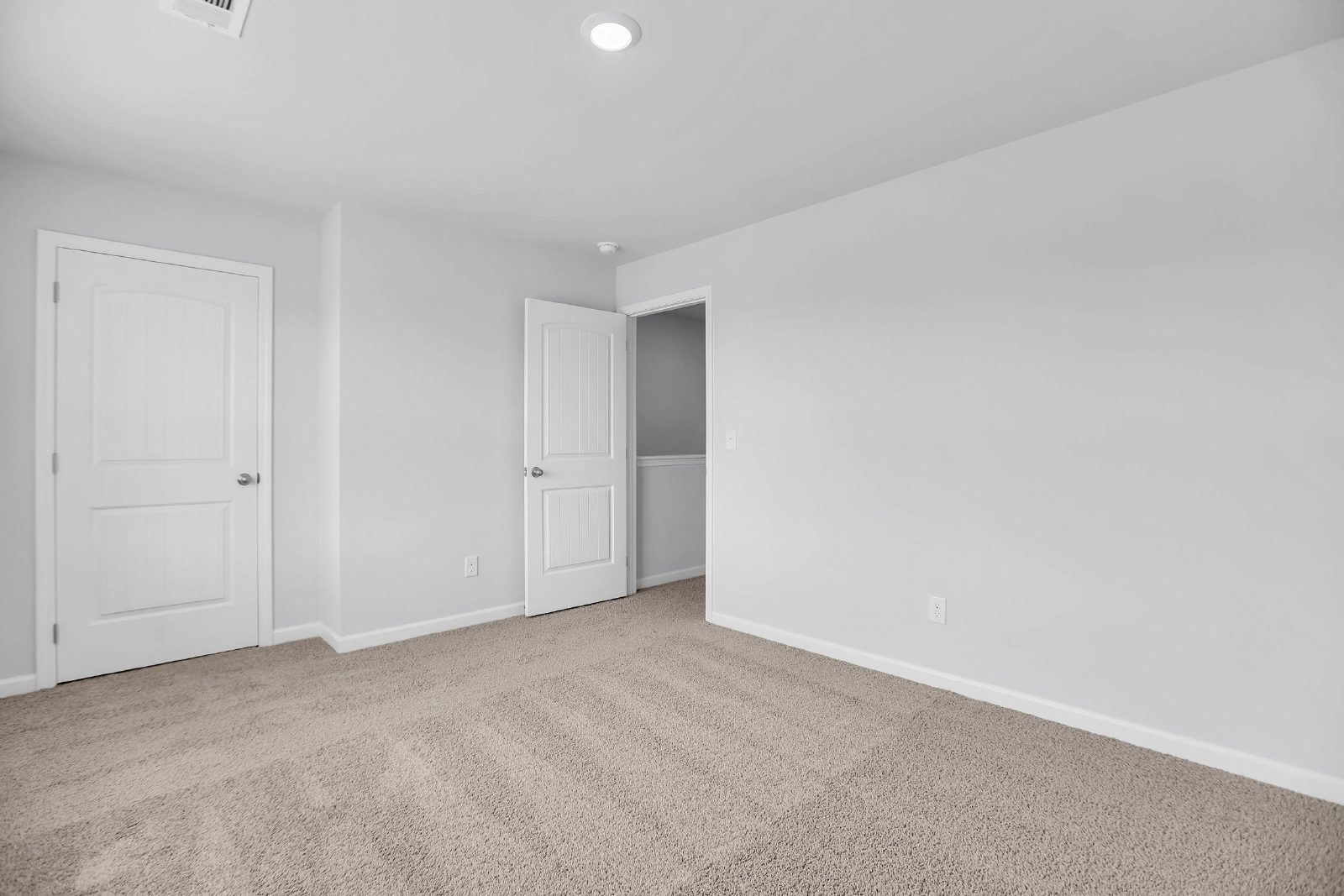 BRAND NEW 3-BEDROOM TOWNHOME IN LEBANON! property image