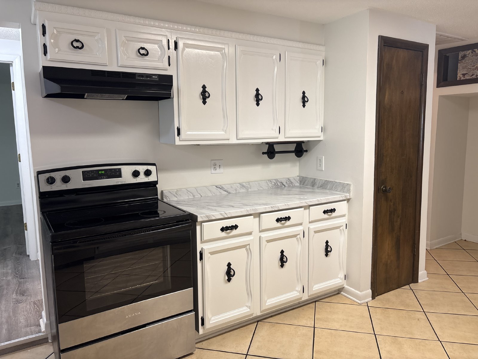 Spacious 3 Bedroom Apartment with Covered Parking! property image
