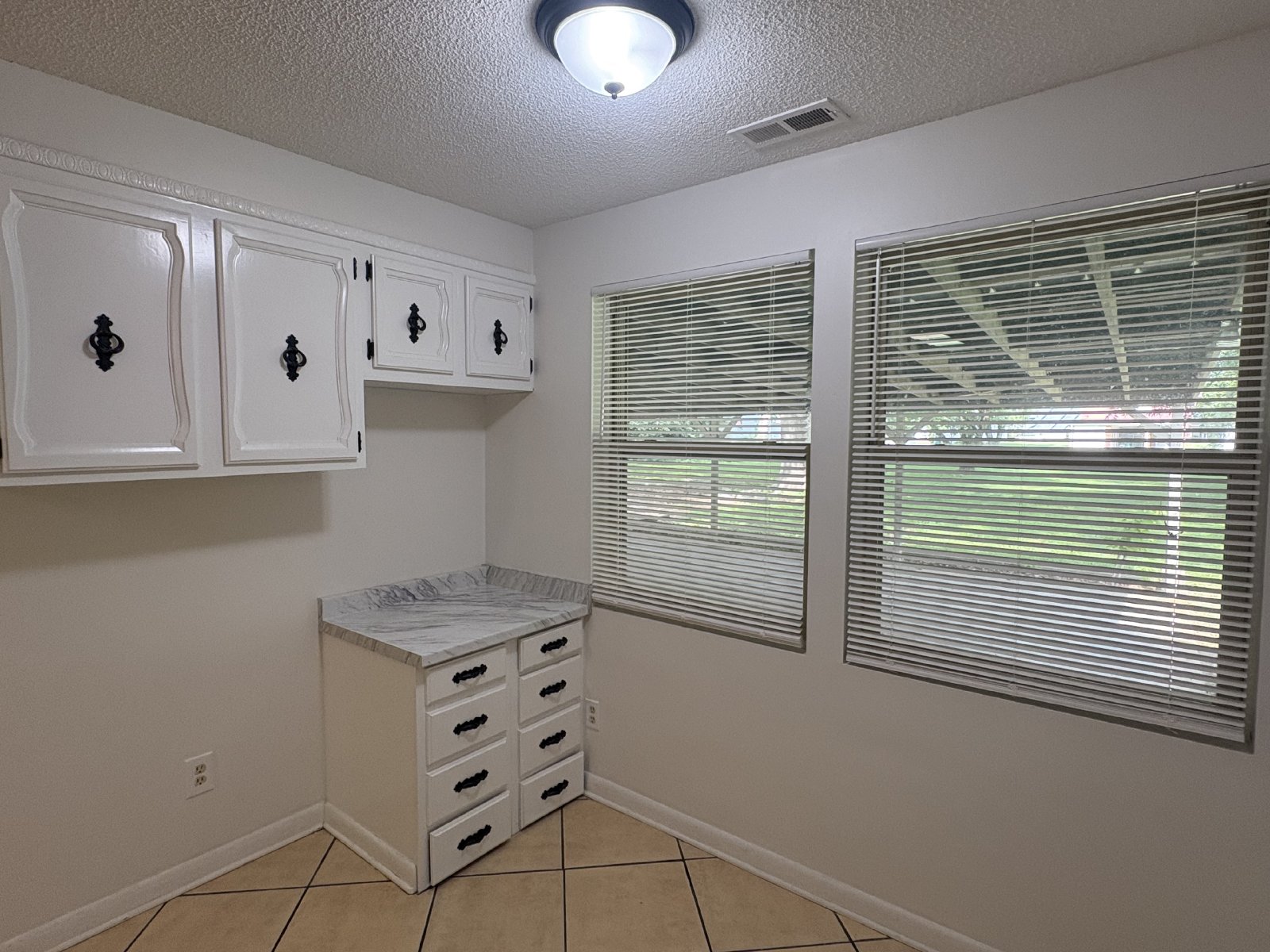Spacious 3 Bedroom Apartment with Covered Parking! property image