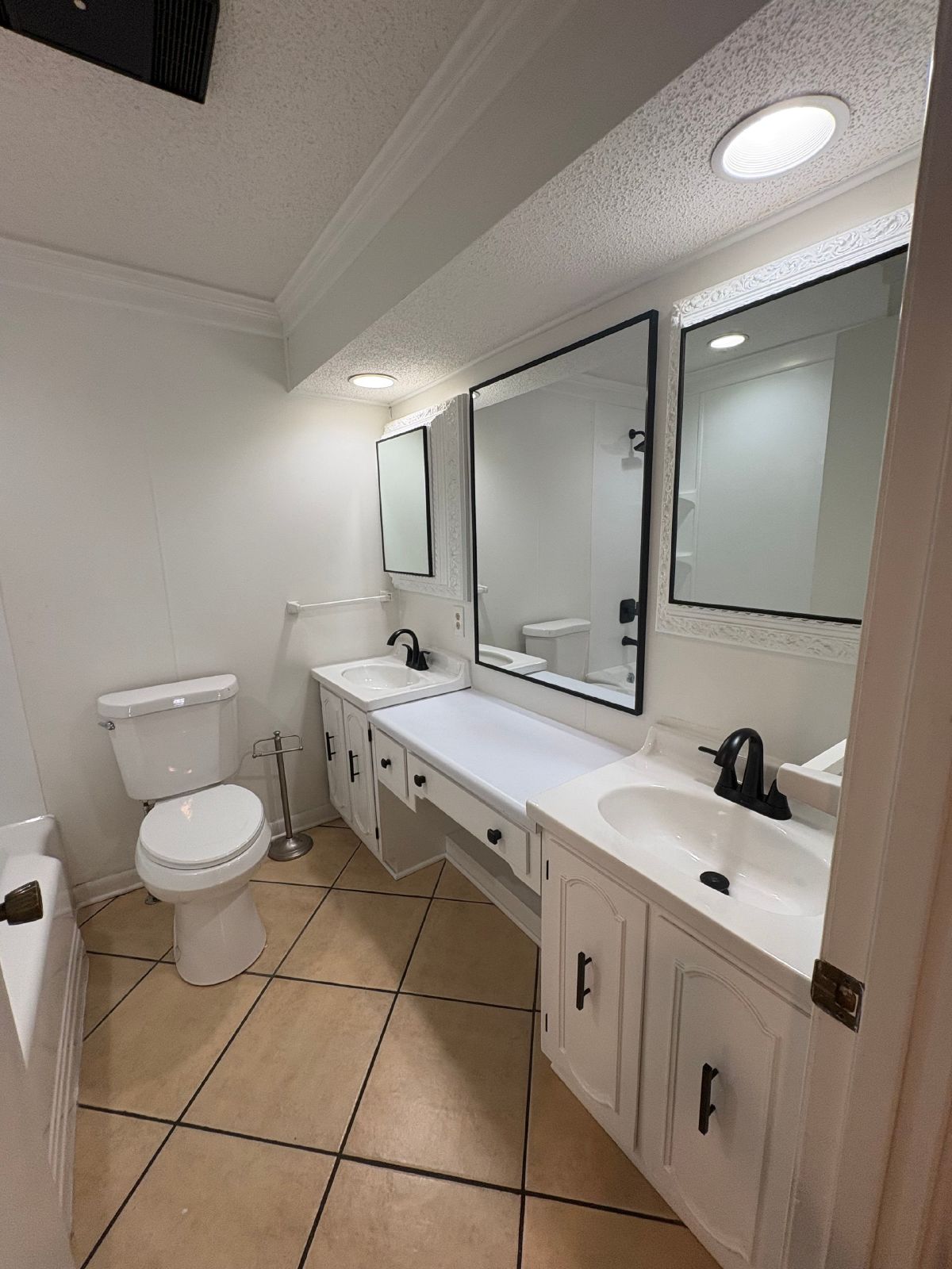 Spacious 3 Bedroom Apartment with Covered Parking! property image