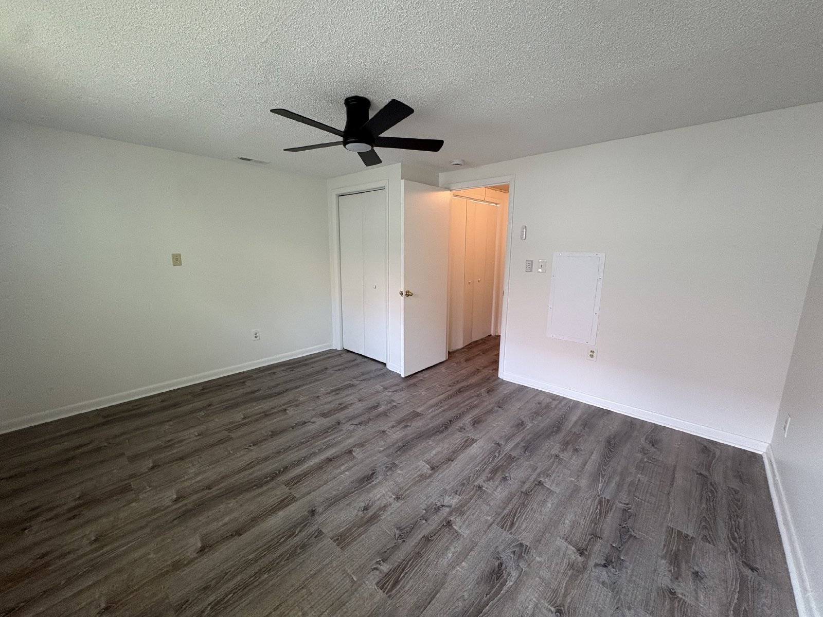 Spacious 3 Bedroom Apartment with Covered Parking! property image