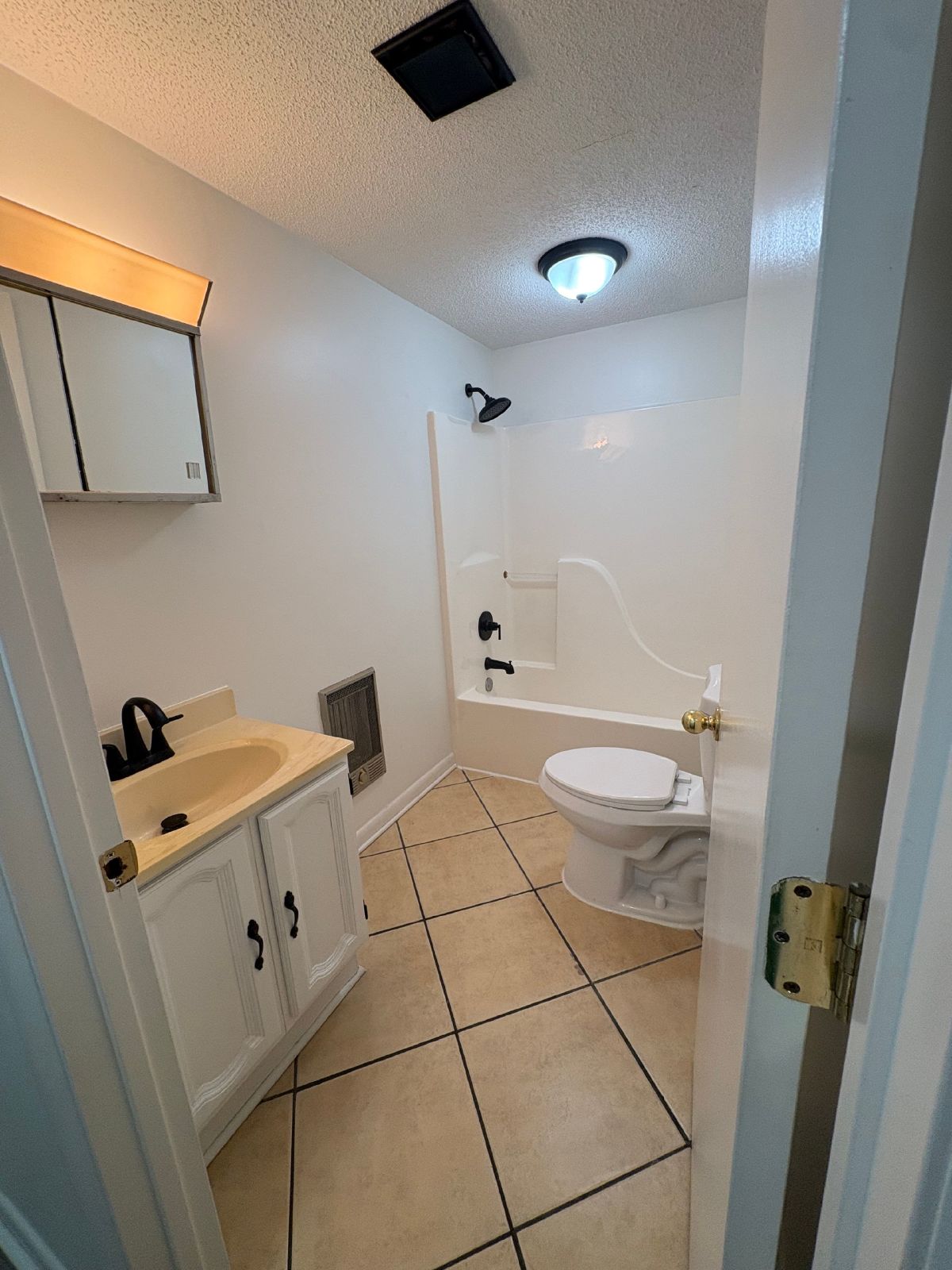 Spacious 3 Bedroom Apartment with Covered Parking! property image
