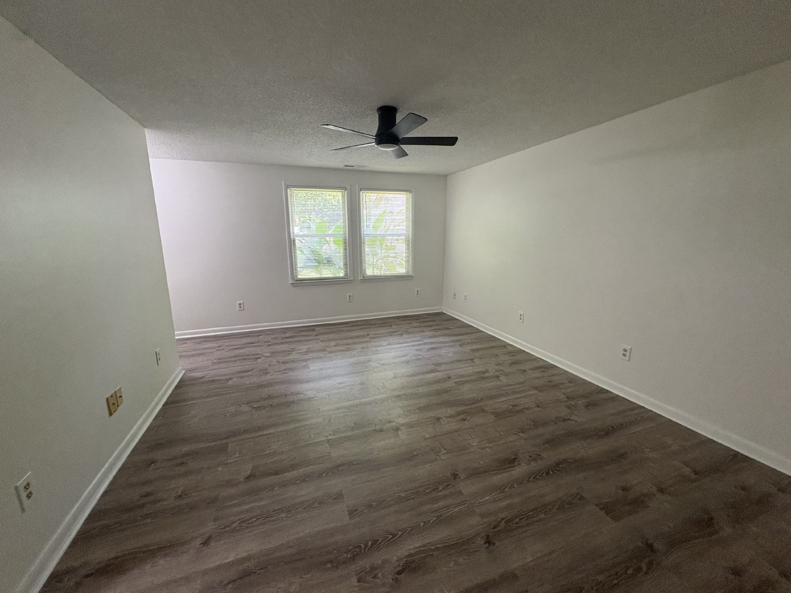 Spacious 3 Bedroom Apartment with Covered Parking! property image