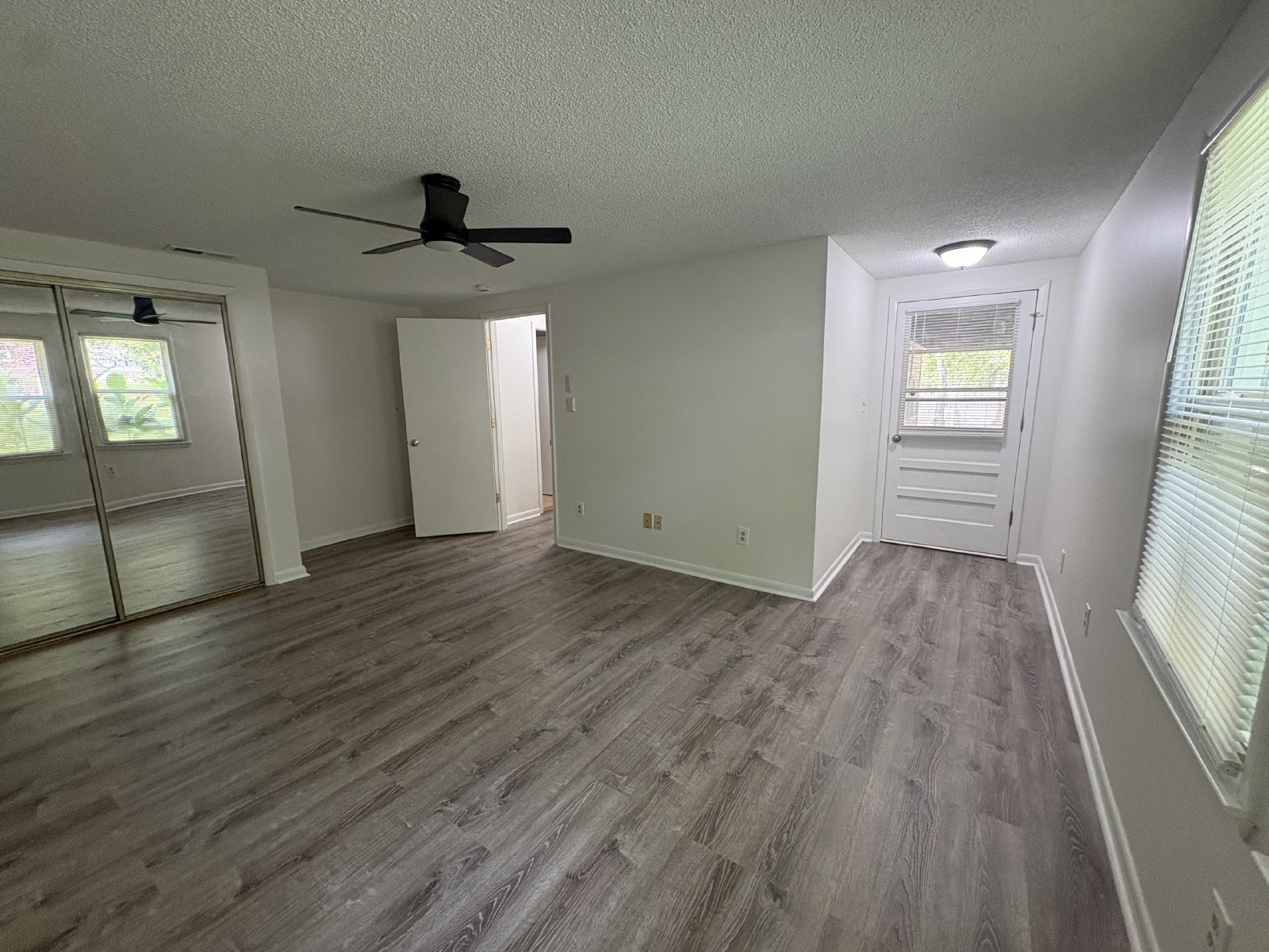 Spacious 3 Bedroom Apartment with Covered Parking! property image