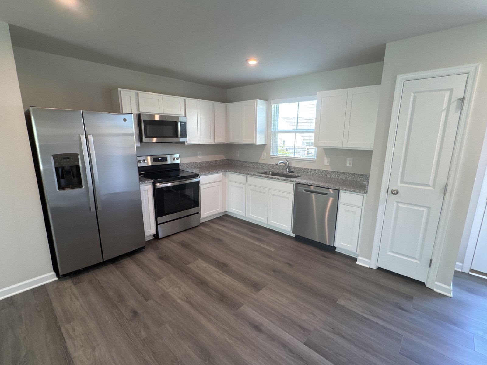 Beautiful 3-Bedroom Home Conveniently Located Near Downtown Nashville! property image