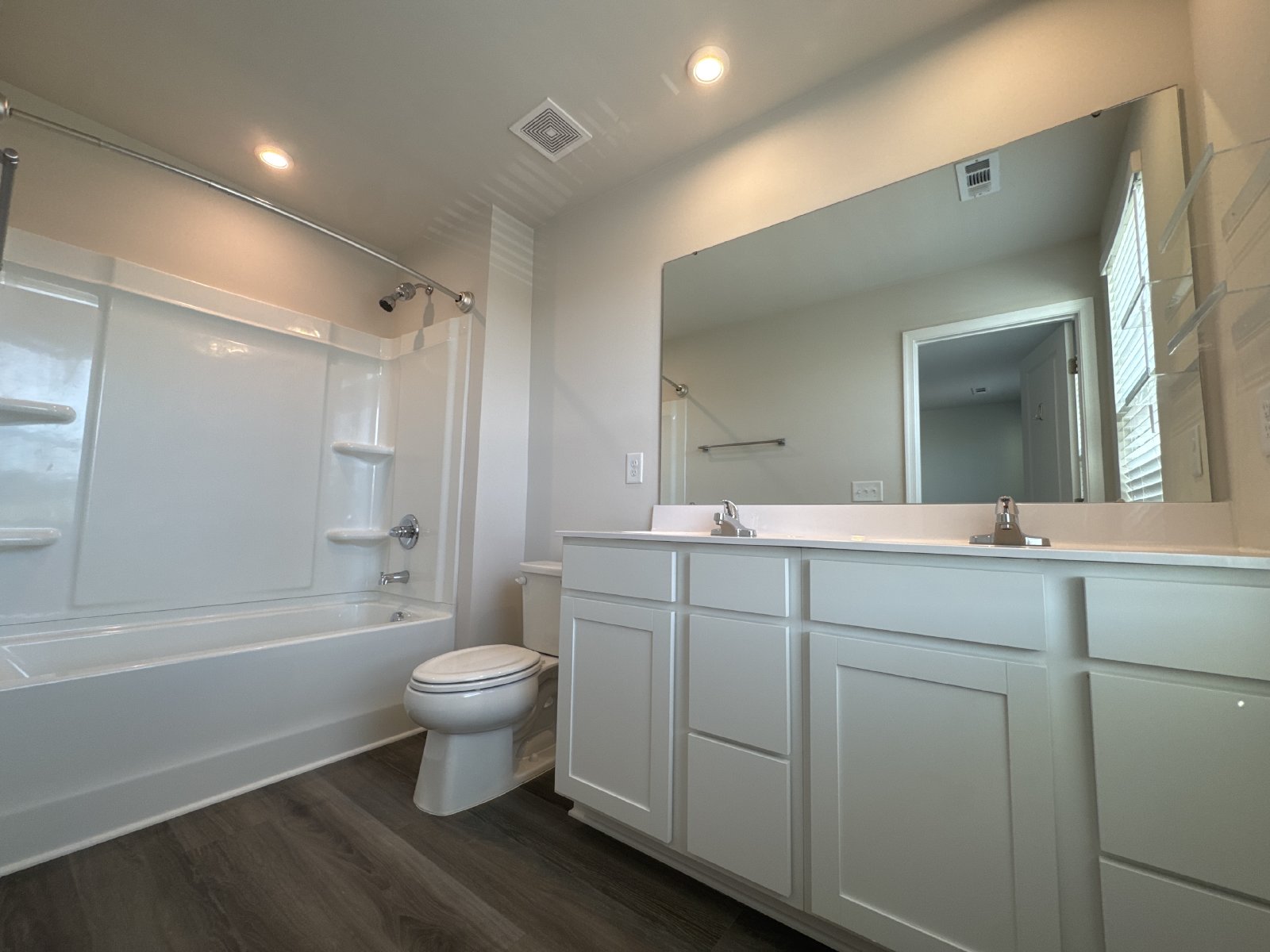 Beautiful 3-Bedroom Home Conveniently Located Near Downtown Nashville! property image