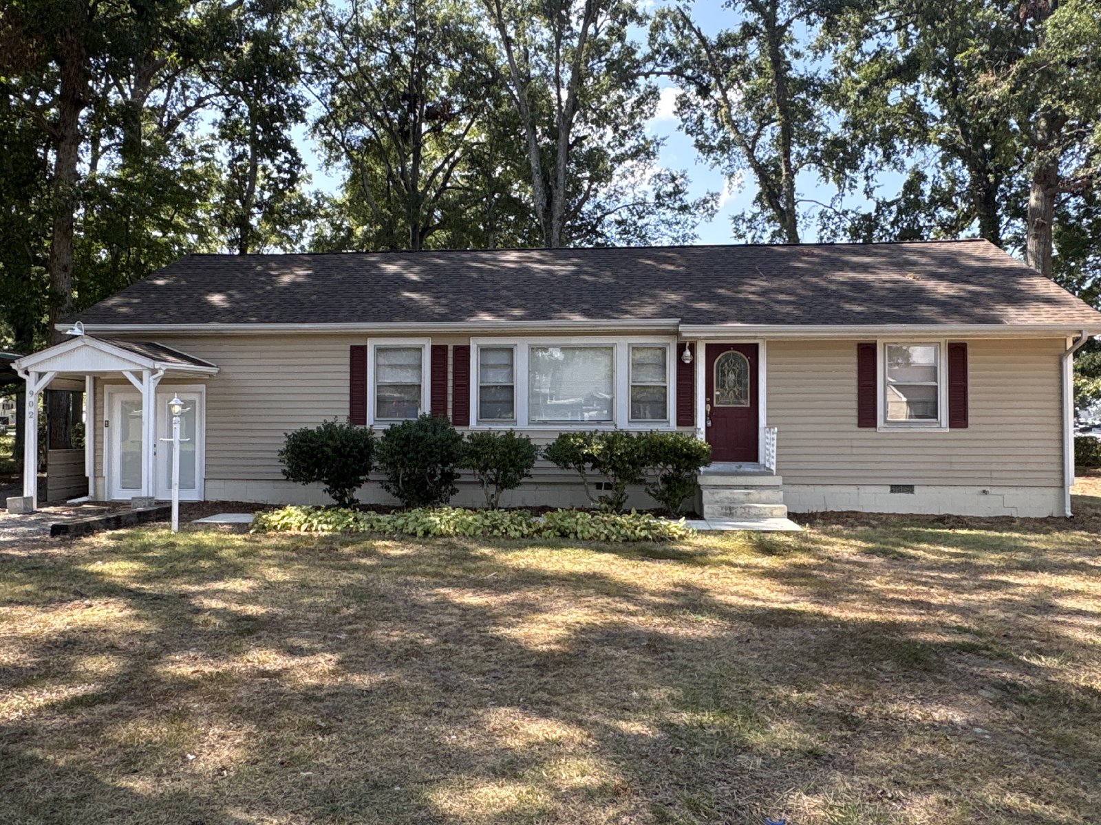 Cozy Ranch Home in Conevniengt Manchester Location... property image