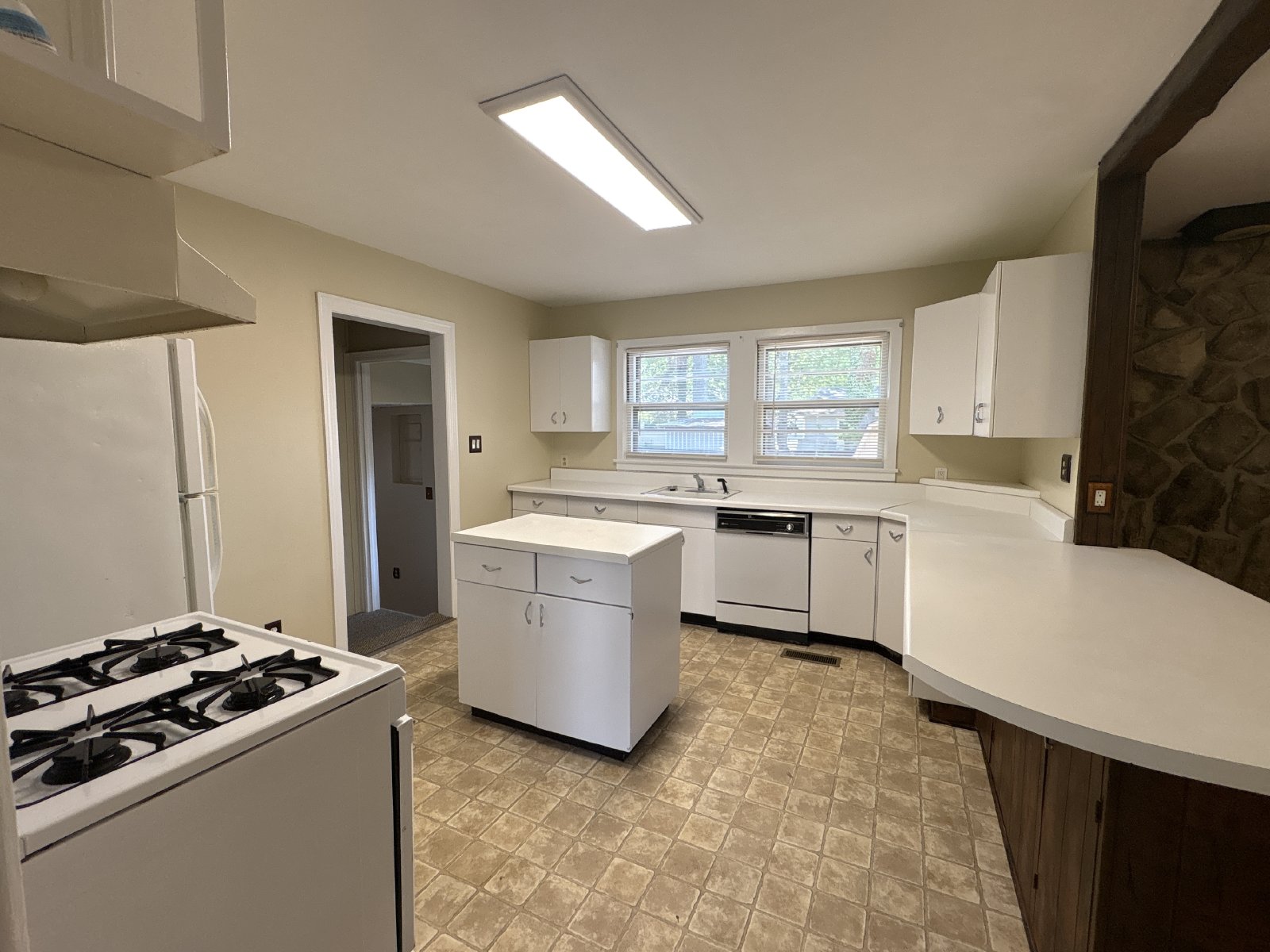 Cozy Ranch Home in Conevniengt Manchester Location... property image