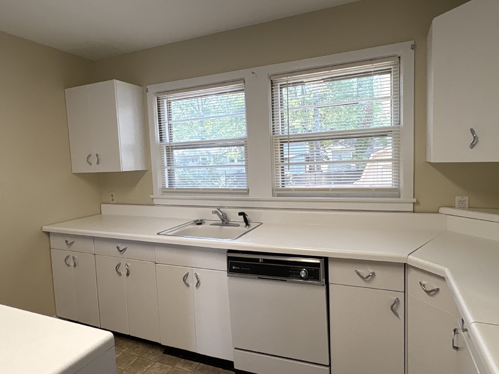 Cozy Ranch Home in Conevniengt Manchester Location... property image