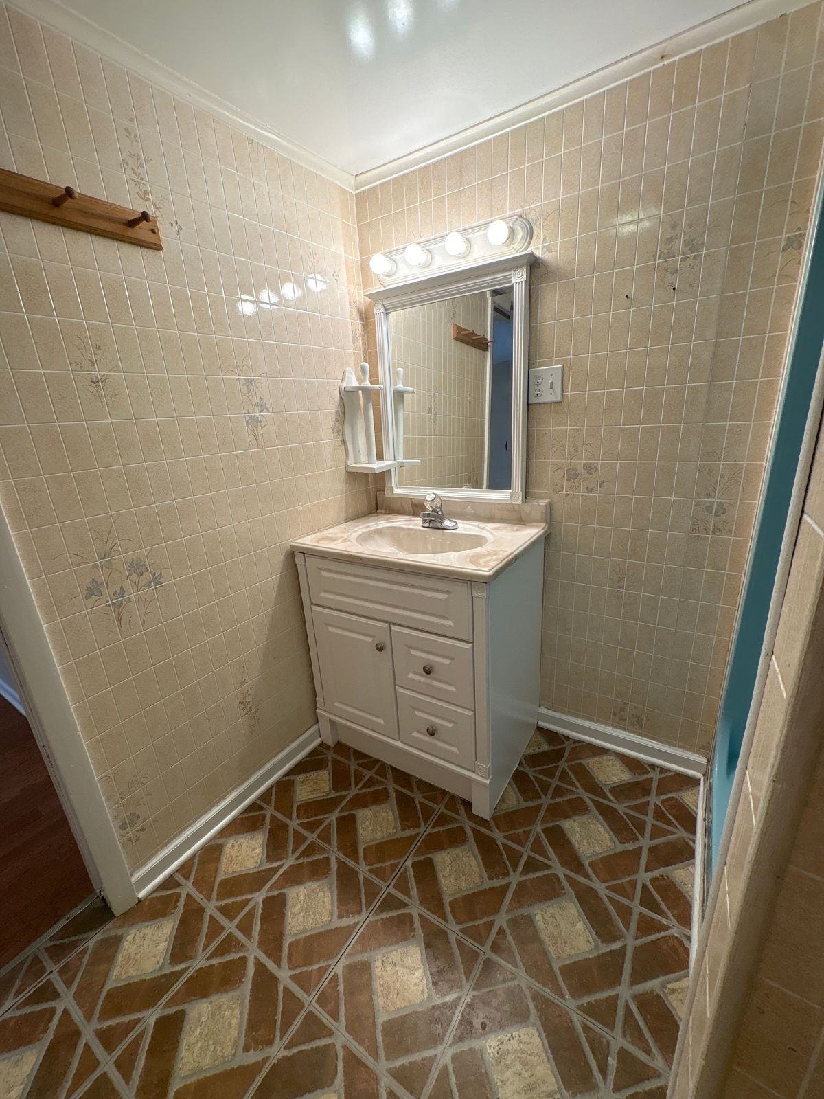 Cozy Ranch Home in Conevniengt Manchester Location... property image