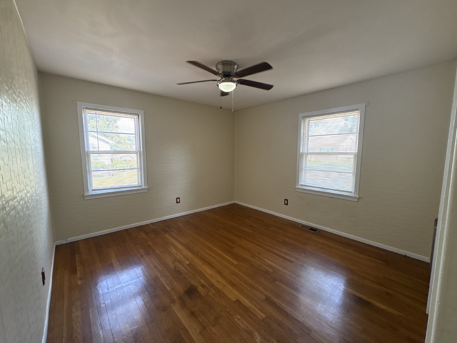 Cozy Ranch Home in Conevniengt Manchester Location... property image