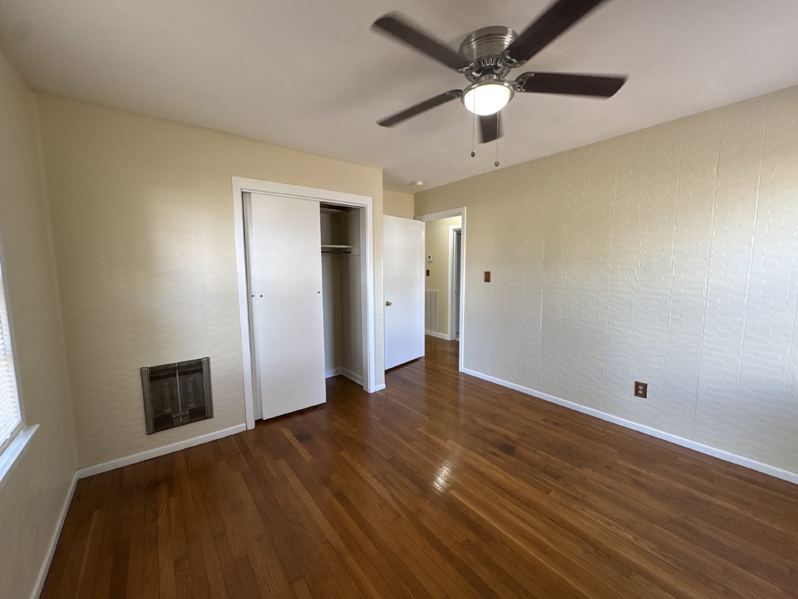 Cozy Ranch Home in Conevniengt Manchester Location... property image
